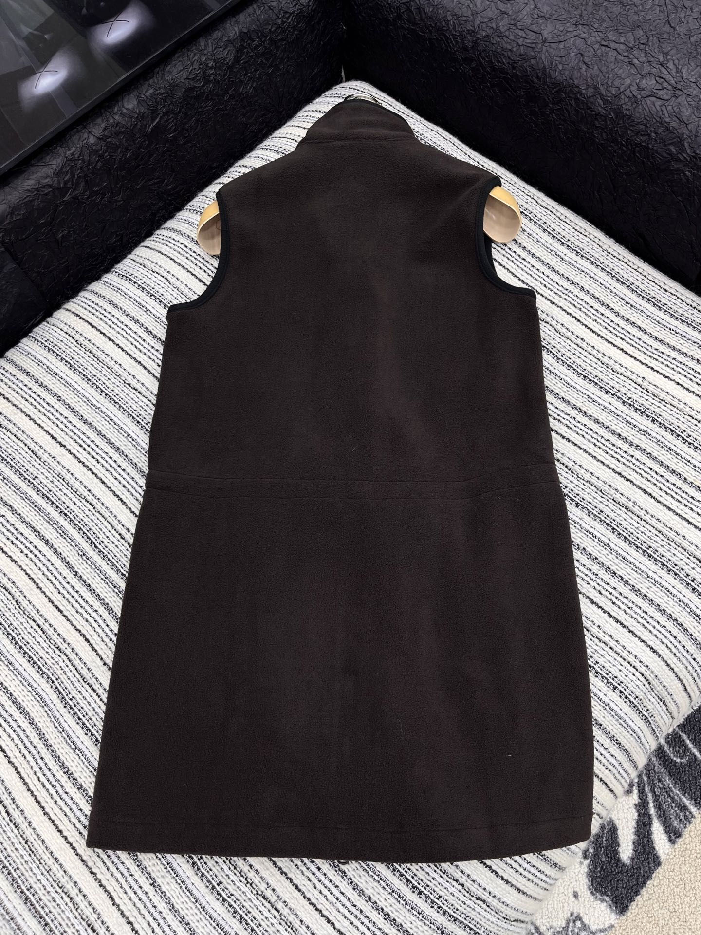🛒𝐍𝐄𝐖 · 𝟐𝟎𝟐5/爆款现货

【原版定制】   Miu Mi*｜25新款抽绳摇粒绒撞色立领连衣裙
