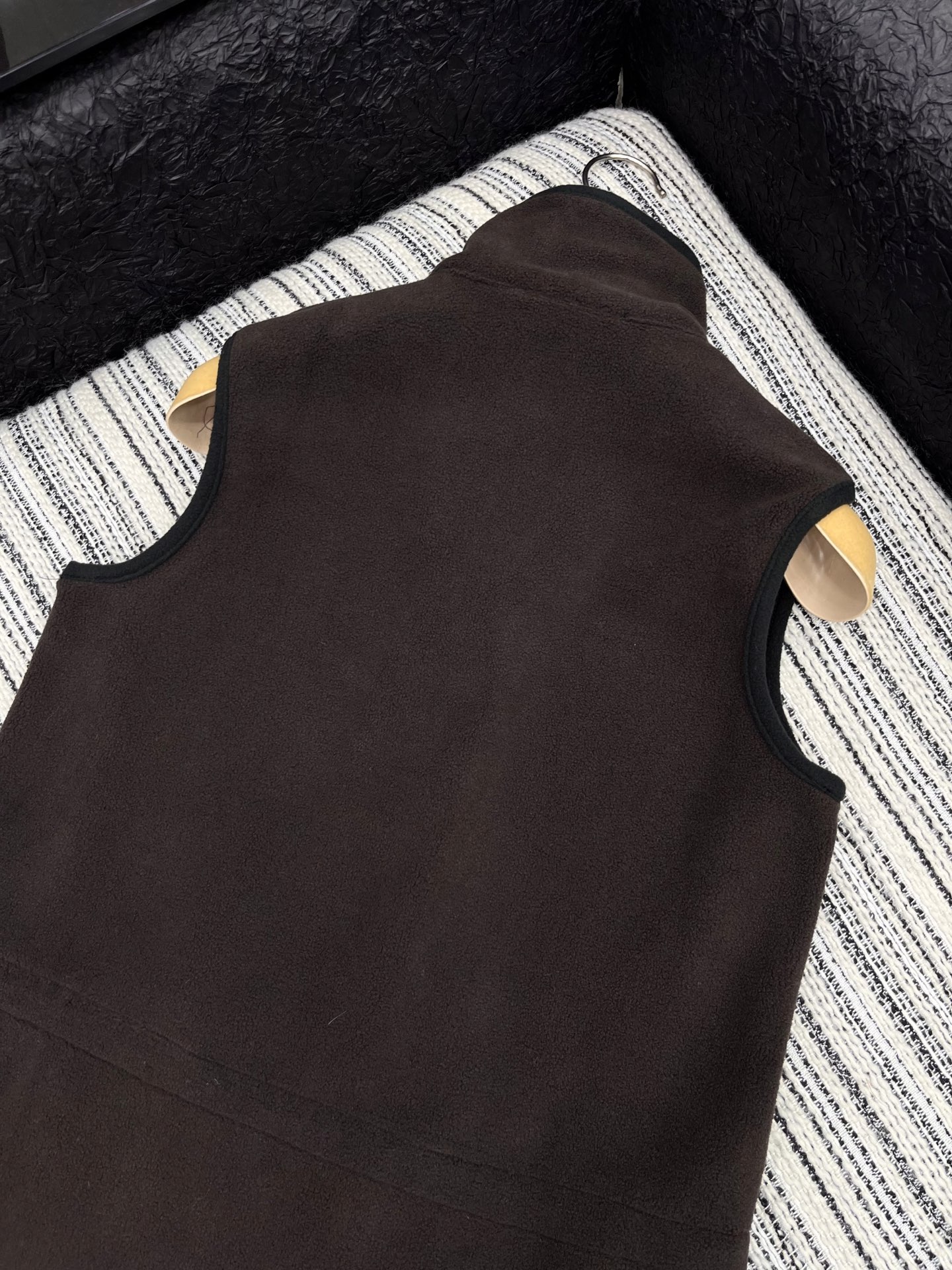🛒𝐍𝐄𝐖 · 𝟐𝟎𝟐5/爆款现货

【原版定制】   Miu Mi*｜25新款抽绳摇粒绒撞色立领连衣裙
