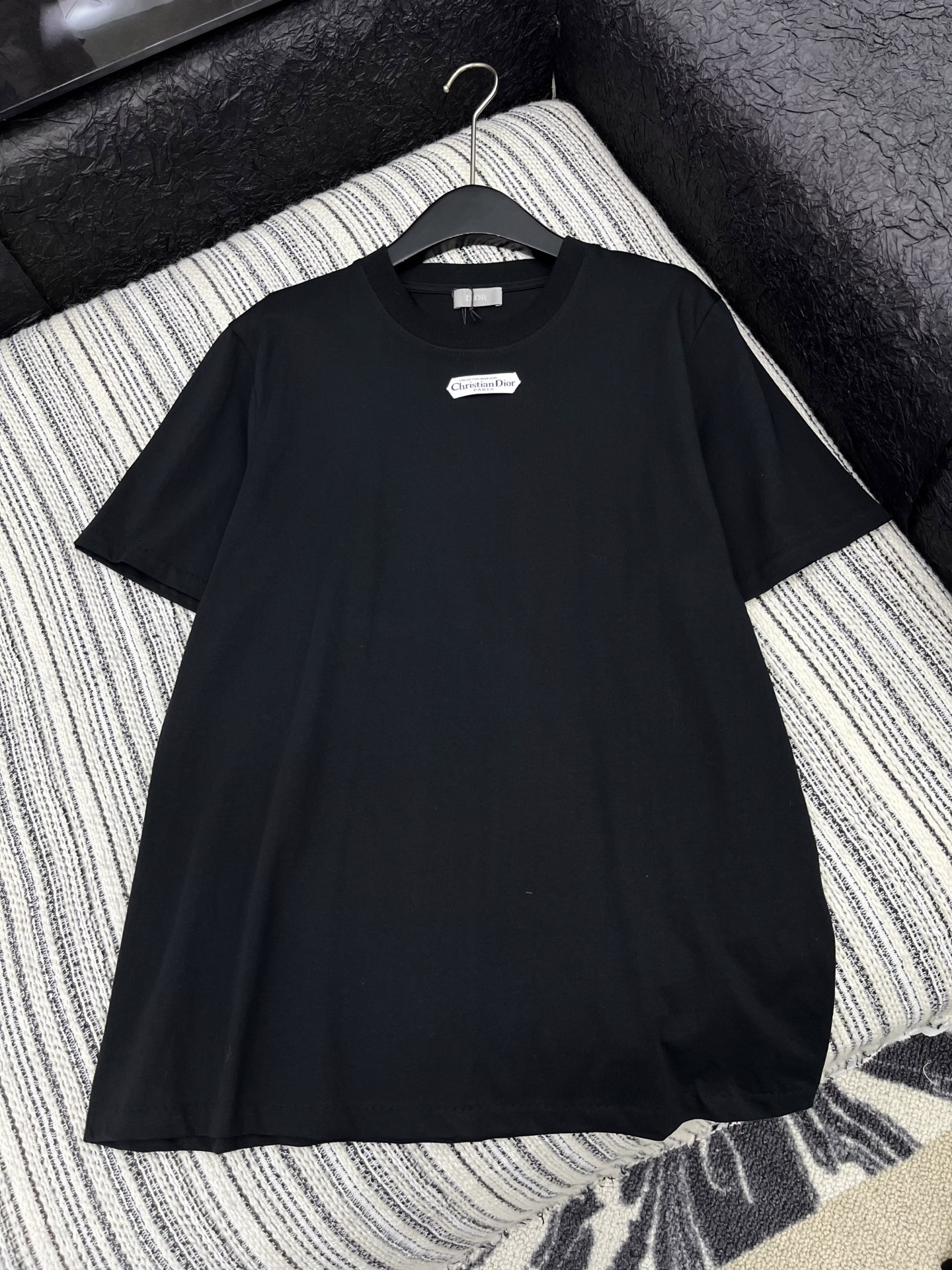 🛒𝐍𝐄𝐖 · 𝟐𝟎𝟐5/爆款现货

原单品质  Dio*｜25早秋字母贴标T恤
精致版型上身巨显瘦！
定