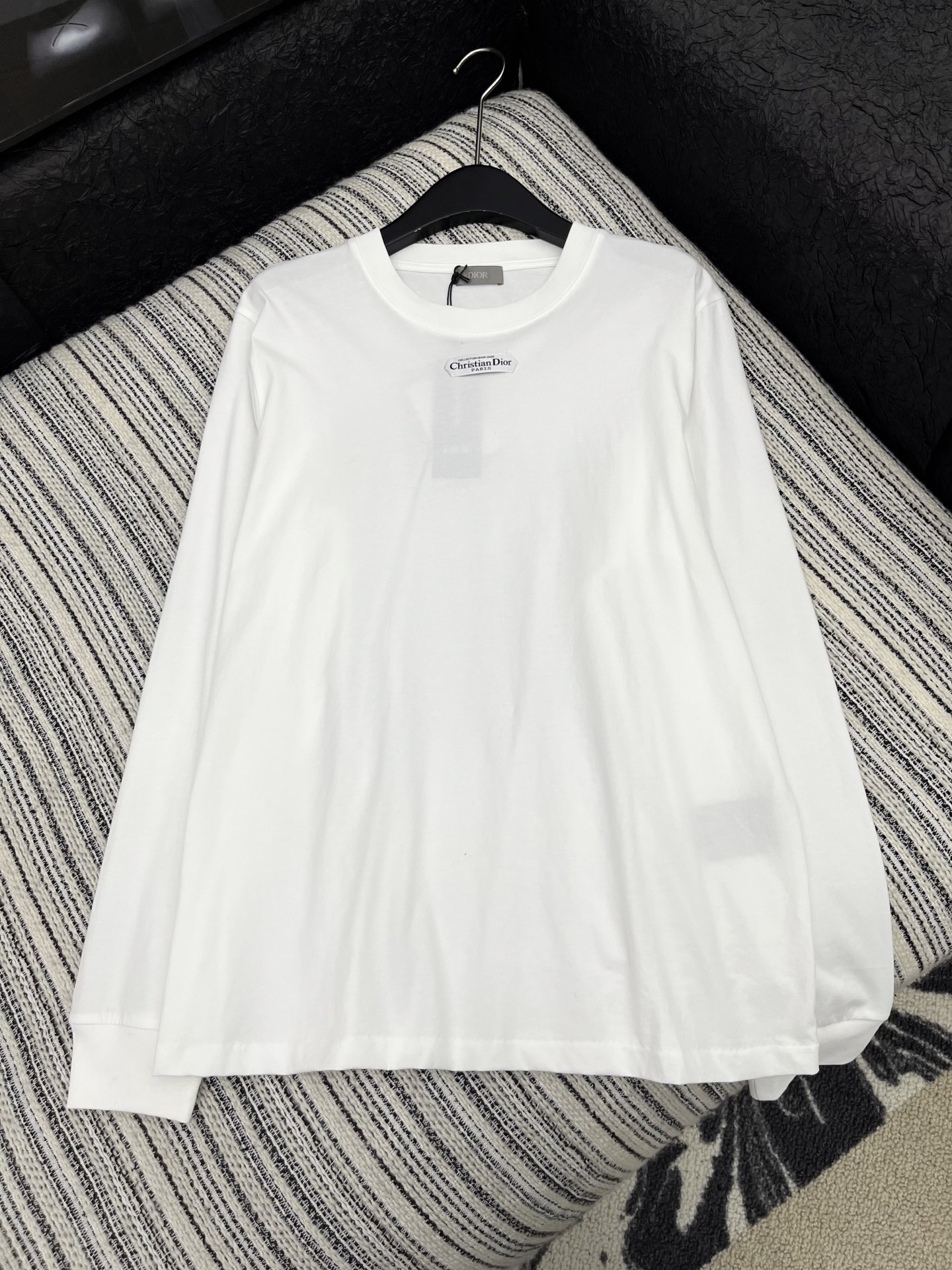 🛒𝐍𝐄𝐖 · 𝟐𝟎𝟐5/爆款现货

原单品质  Dio*｜25早秋字母贴标长袖T恤
精致版型上身巨显瘦！