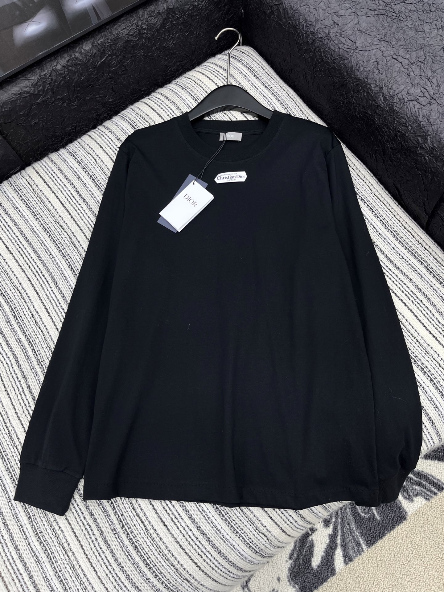 🛒𝐍𝐄𝐖 · 𝟐𝟎𝟐5/爆款现货

原单品质  Dio*｜25早秋字母贴标长袖T恤
精致版型上身巨显瘦！