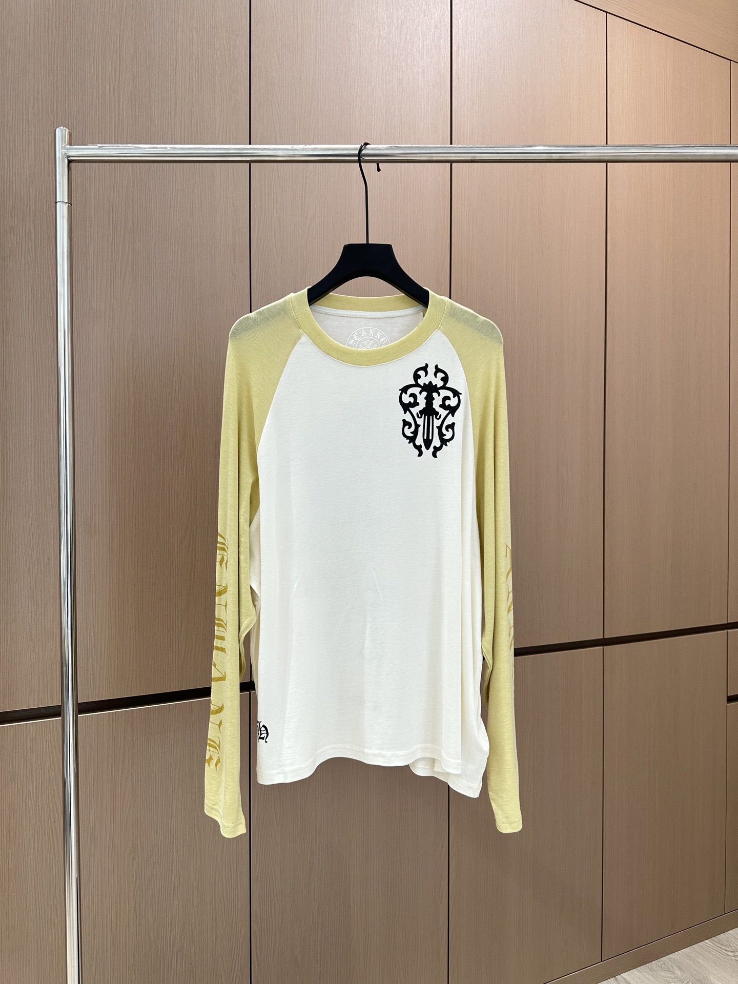 🛒𝐍𝐄𝐖 · 𝟐𝟎𝟐5/爆款现货

原单品质 克罗星｜2025新款撞色天丝长袖
云感舒适的高弹力系列！宽