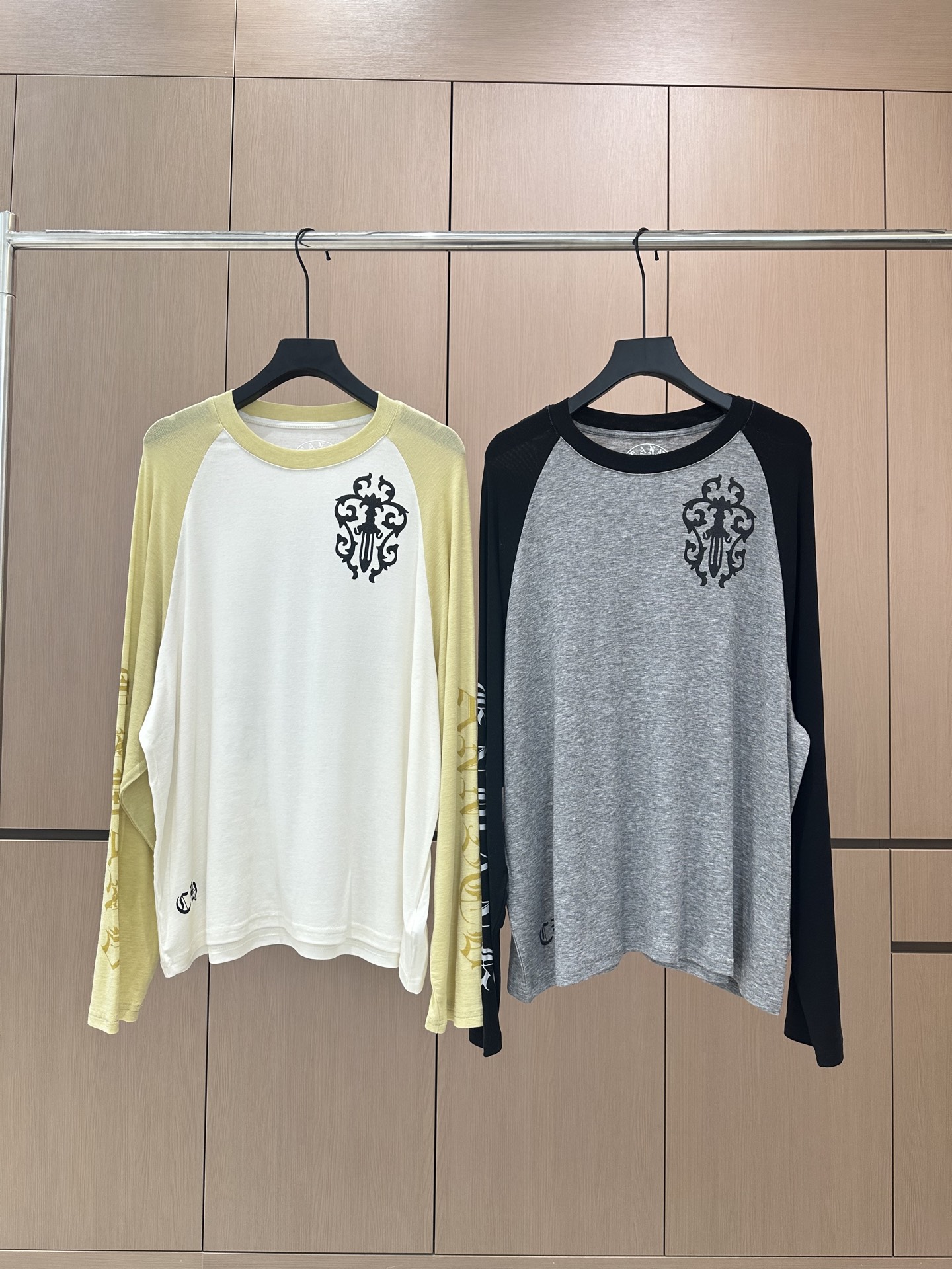 🛒𝐍𝐄𝐖 · 𝟐𝟎𝟐5/爆款现货

原单品质 克罗星｜2025新款撞色天丝长袖
云感舒适的高弹力系列！宽