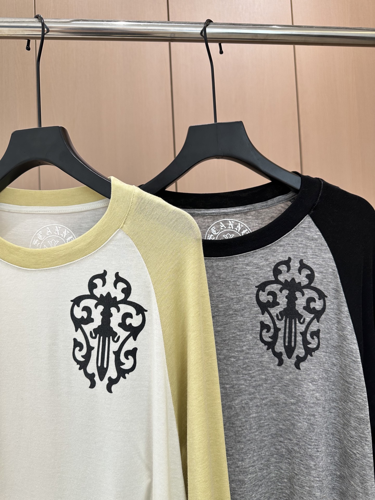 🛒𝐍𝐄𝐖 · 𝟐𝟎𝟐5/爆款现货

原单品质 克罗星｜2025新款撞色天丝长袖
云感舒适的高弹力系列！宽