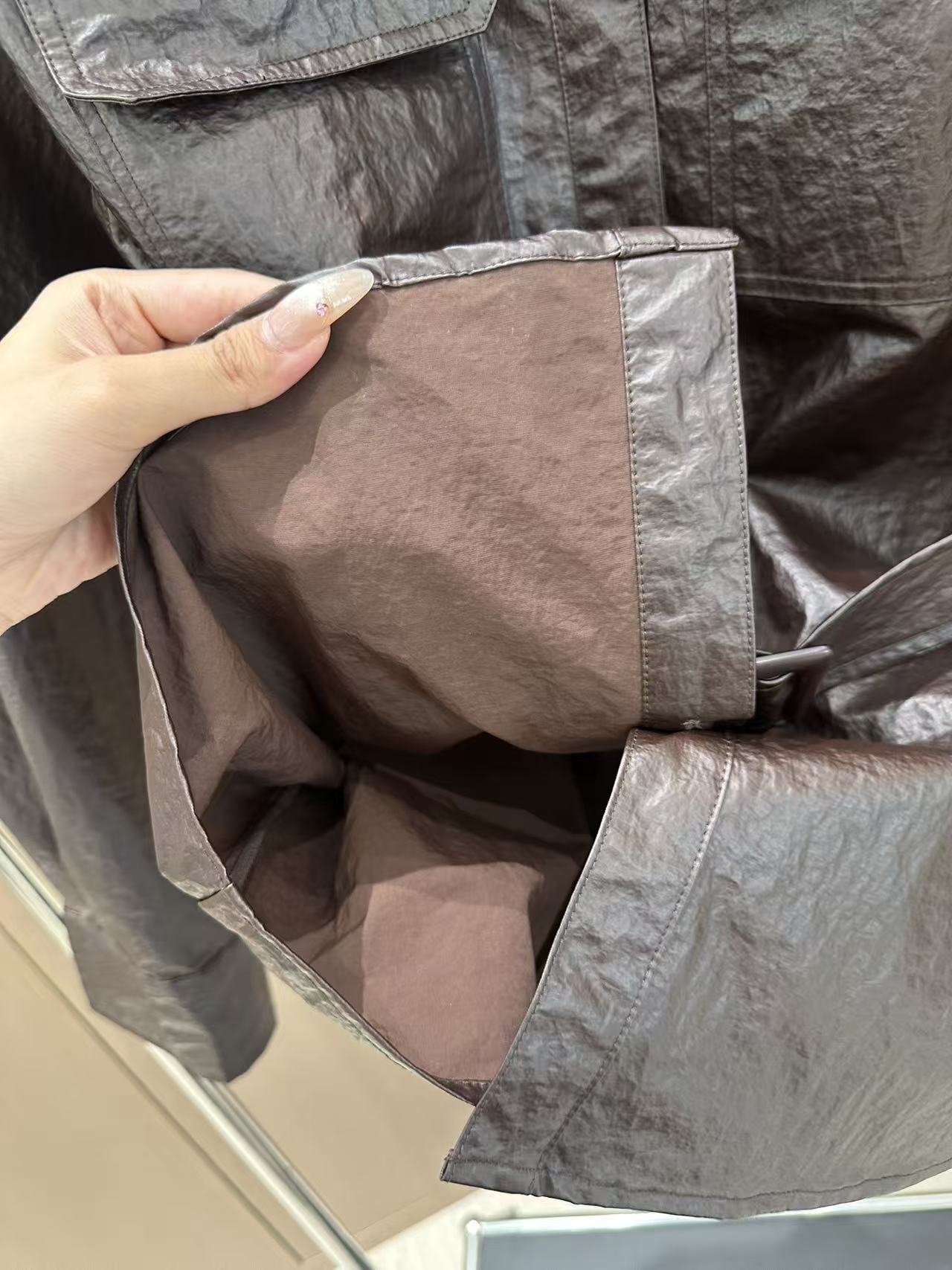 🛒𝐍𝐄𝐖 · 𝟐𝟎𝟐5/爆款现货

设计师 原创｜25秋季新品女士仿皮质新型衬衫
■■■森系穿搭 ，高级