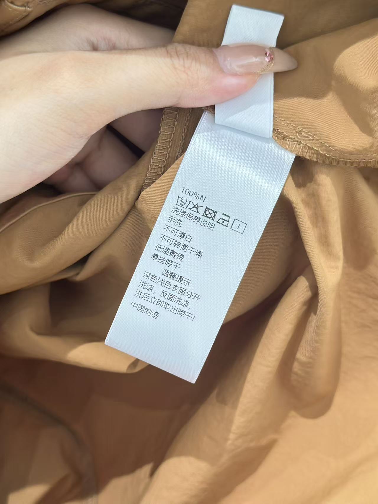🛒𝐍𝐄𝐖 · 𝟐𝟎𝟐5/爆款现货

设计师 原创｜25秋季新品女士仿皮质新型衬衫
■■■森系穿搭 ，高级