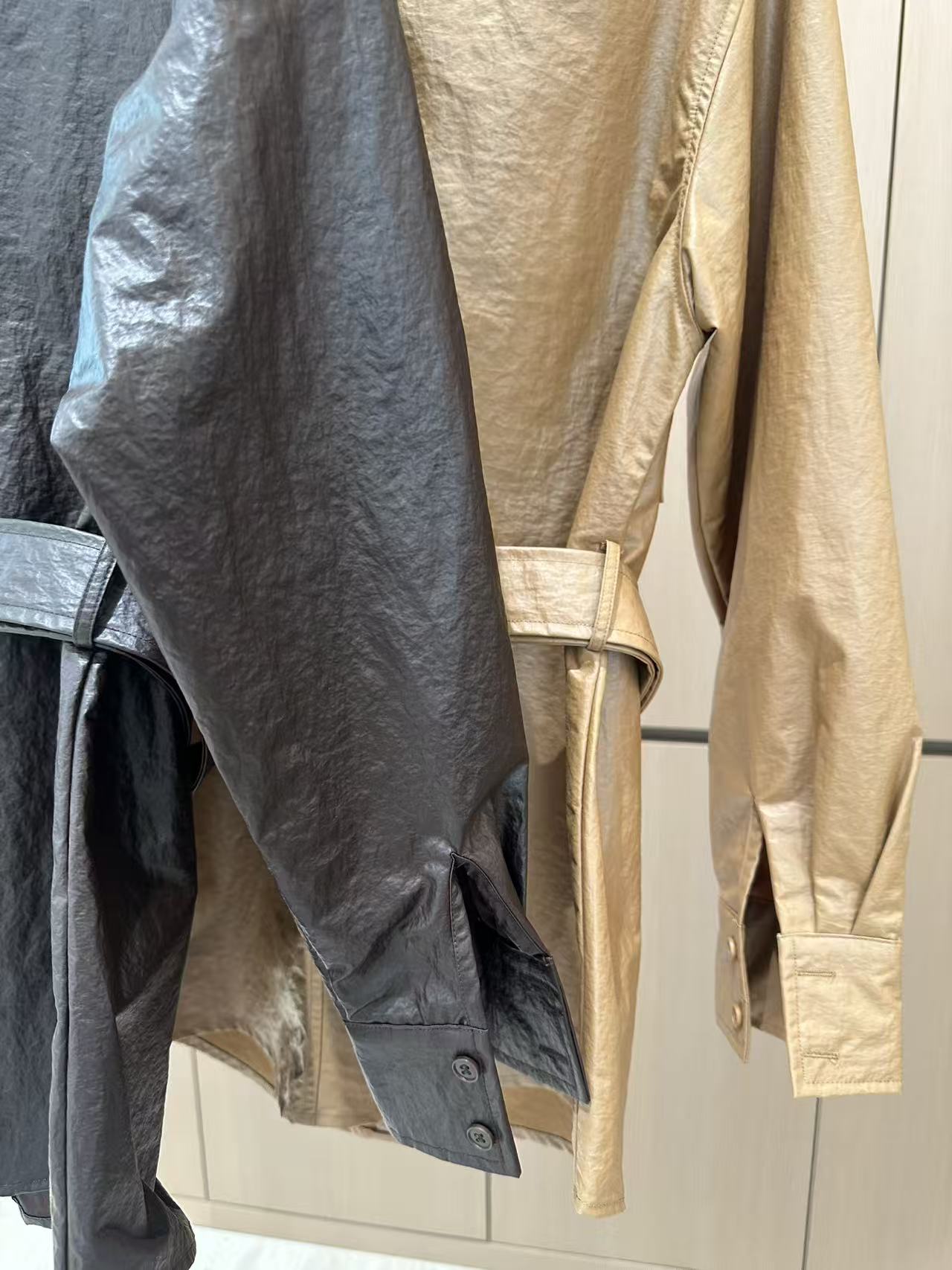 🛒𝐍𝐄𝐖 · 𝟐𝟎𝟐5/爆款现货

设计师 原创｜25秋季新品女士仿皮质新型衬衫
■■■森系穿搭 ，高级