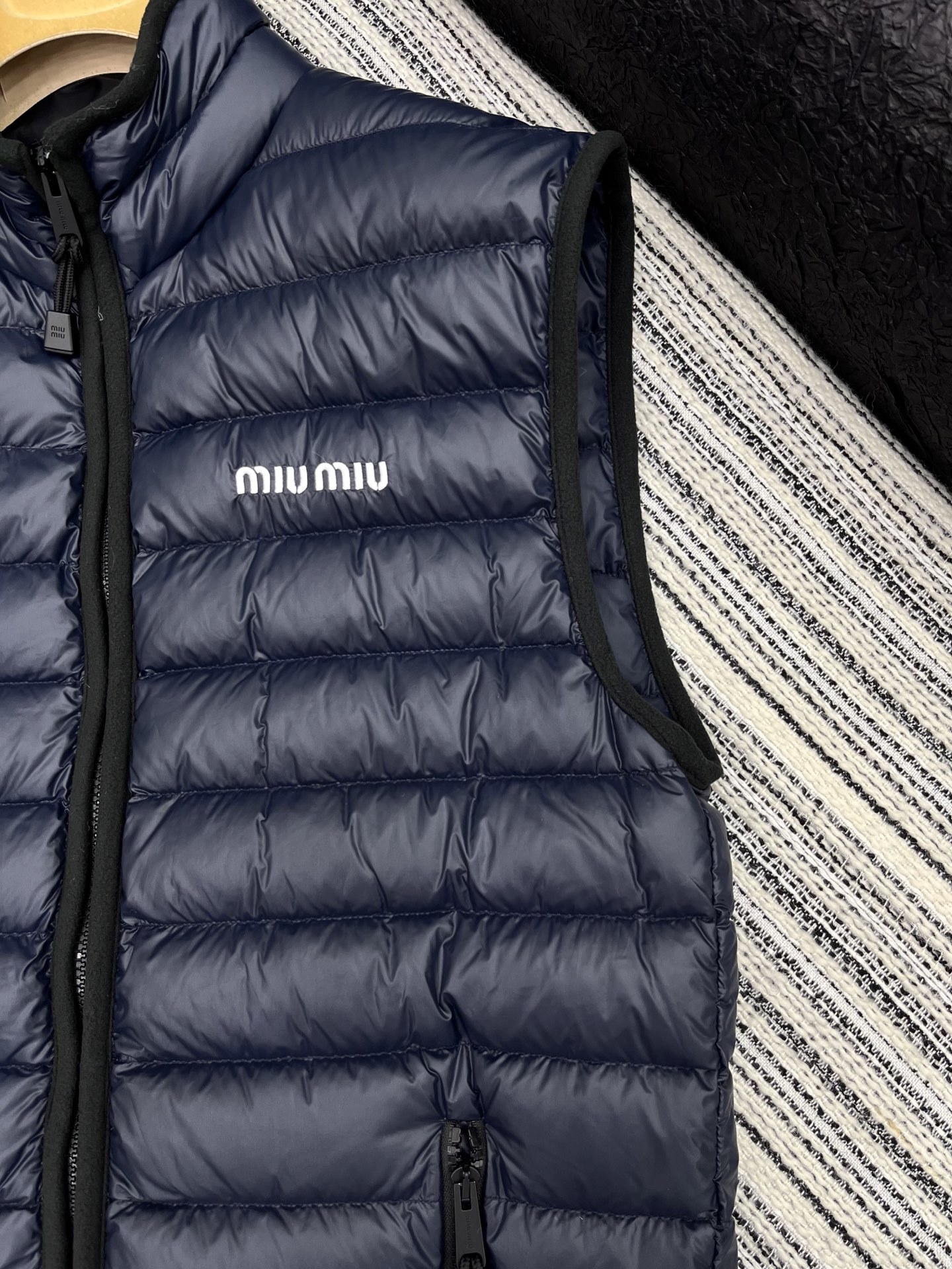 ๐๐๐๐ ยท ๐๐๐5/็ๆฌพ็ฐ่ดง
ๅๅๅ่ดจ Miu Mi*๏ฝ25็งๅฌๆฐๅ็พฝ็ปๆ้ฉฌ็ฒ้ฟๅคๅฅ
้ขๅ
ๆ่ฎพ่ฎก