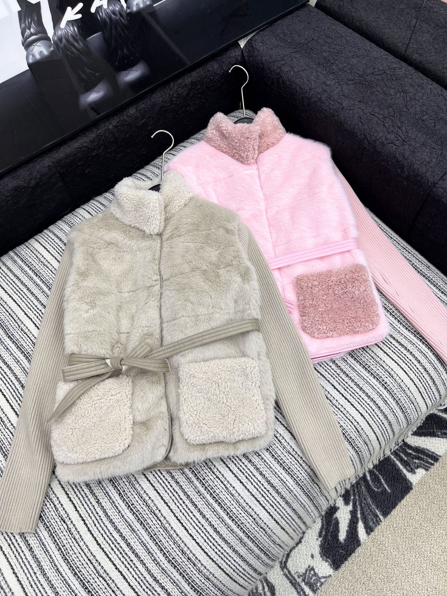 🛒𝐍𝐄𝐖 · 𝟐𝟎𝟐5/爆款现货

【原版定制】Mon*｜25秋冬羚羊卷毛拼接小狐貂羽绒服长袖外套
毛质
