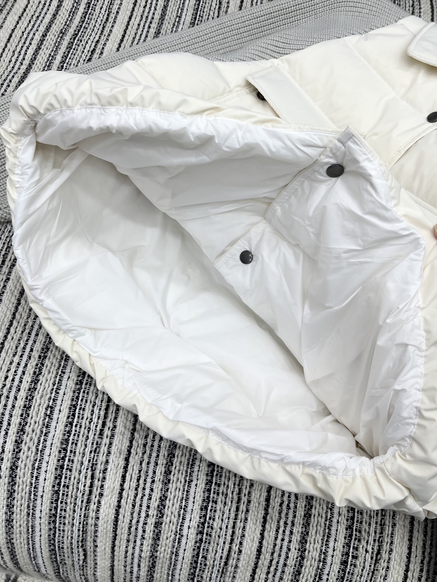 🛒𝐍𝐄𝐖 · 𝟐𝟎𝟐5/爆款现货

原单品质  BC｜2025秋冬新品羽绒拼接针织袖外套
超级重磅！外套