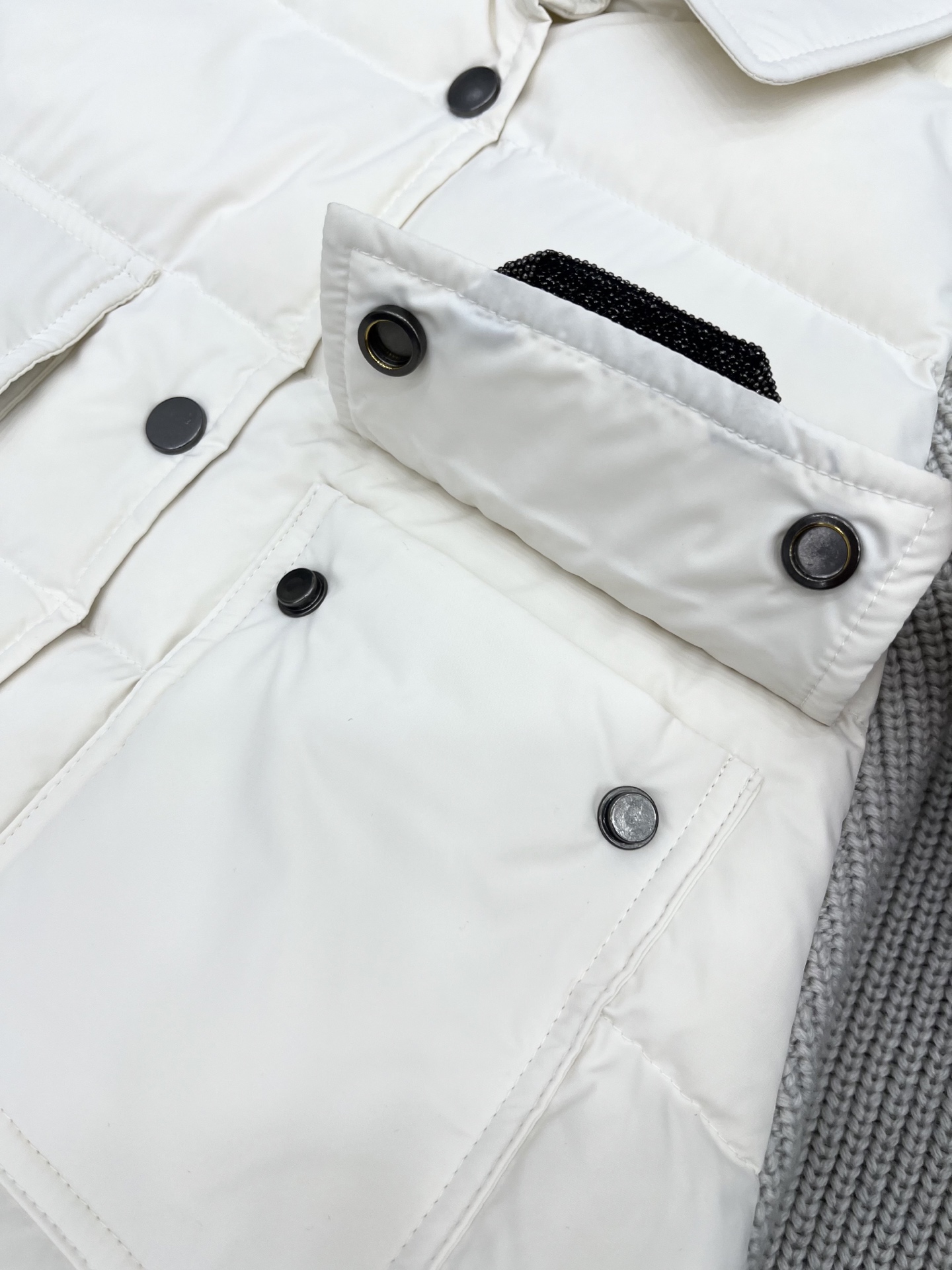 🛒𝐍𝐄𝐖 · 𝟐𝟎𝟐5/爆款现货

原单品质  BC｜2025秋冬新品羽绒拼接针织袖外套
超级重磅！外套