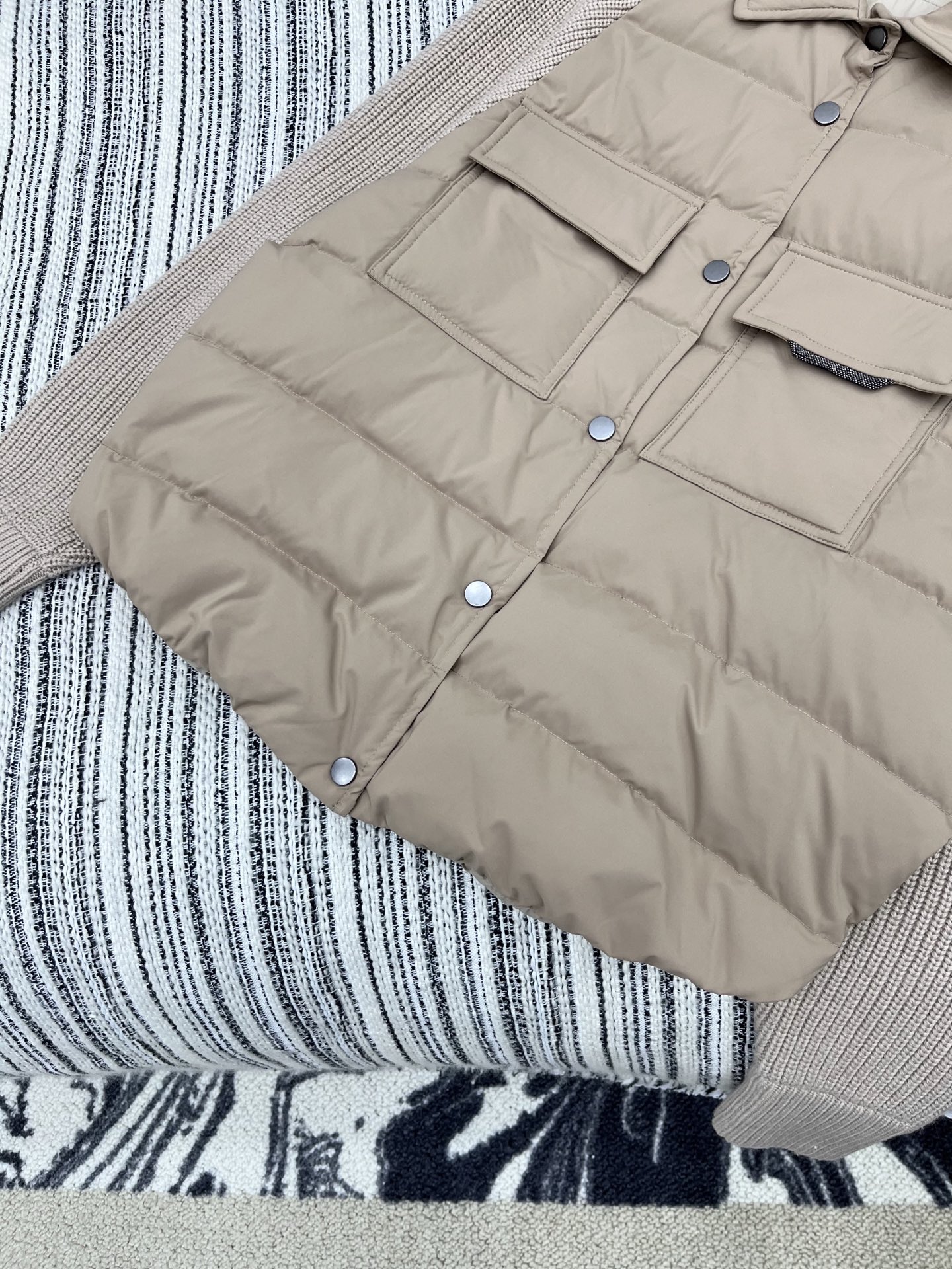 🛒𝐍𝐄𝐖 · 𝟐𝟎𝟐5/爆款现货

原单品质  BC｜2025秋冬新品羽绒拼接针织袖外套
超级重磅！外套