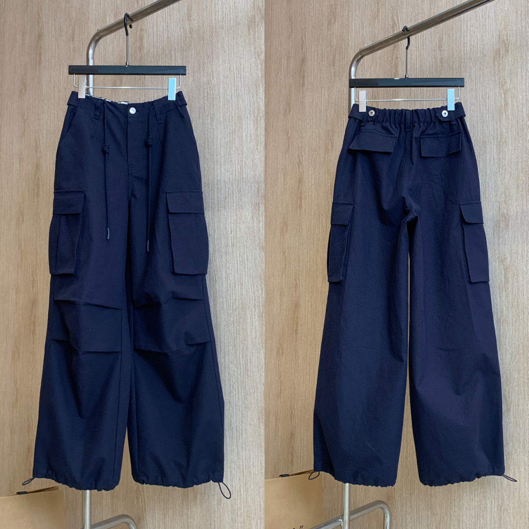 🛒𝐍𝐄𝐖 · 𝟐𝟎𝟐5/爆款现货

原单品质  Alex*｜25新款抽绳松紧腰工装式休闲裤
颜色百搭高级