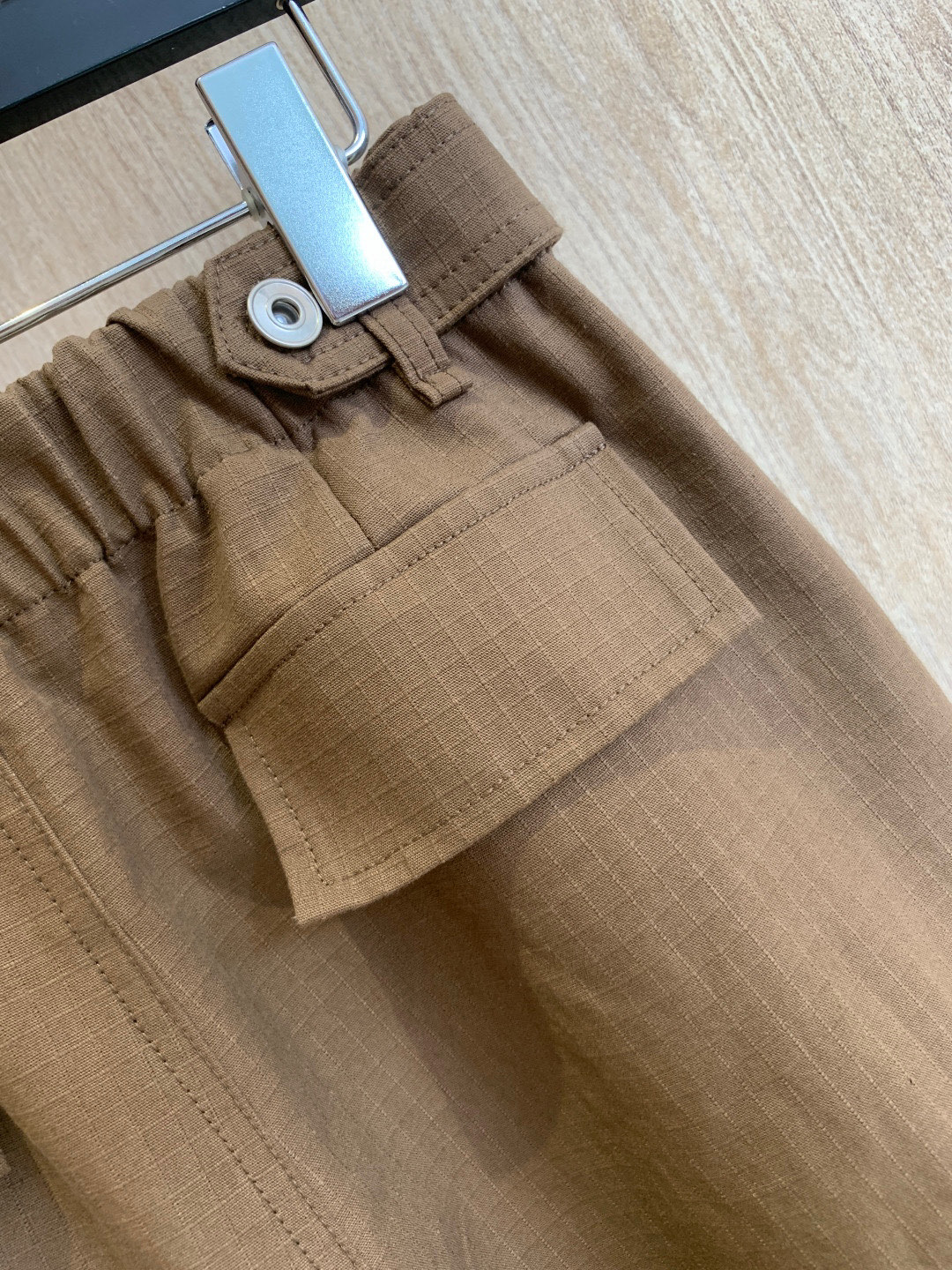 🛒𝐍𝐄𝐖 · 𝟐𝟎𝟐5/爆款现货

原单品质  Alex*｜25新款抽绳松紧腰工装式休闲裤
颜色百搭高级