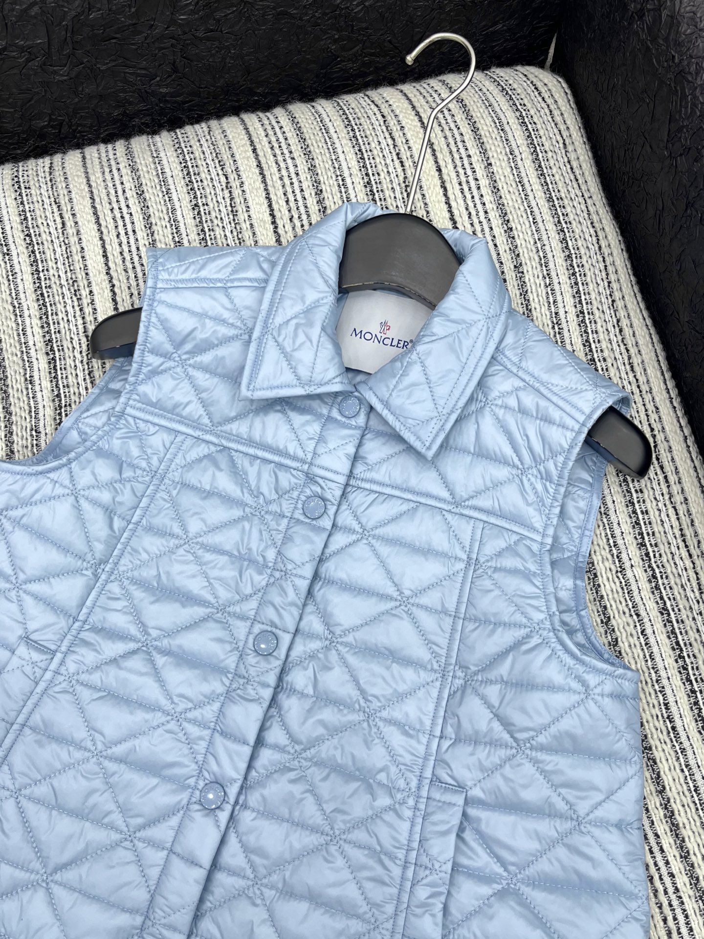 🛒𝐍𝐄𝐖 · 𝟐𝟎𝟐5/爆款现货

原单品质  Mon*｜25秋冬新品
代购爆款本季最好看的一款羽绒服马