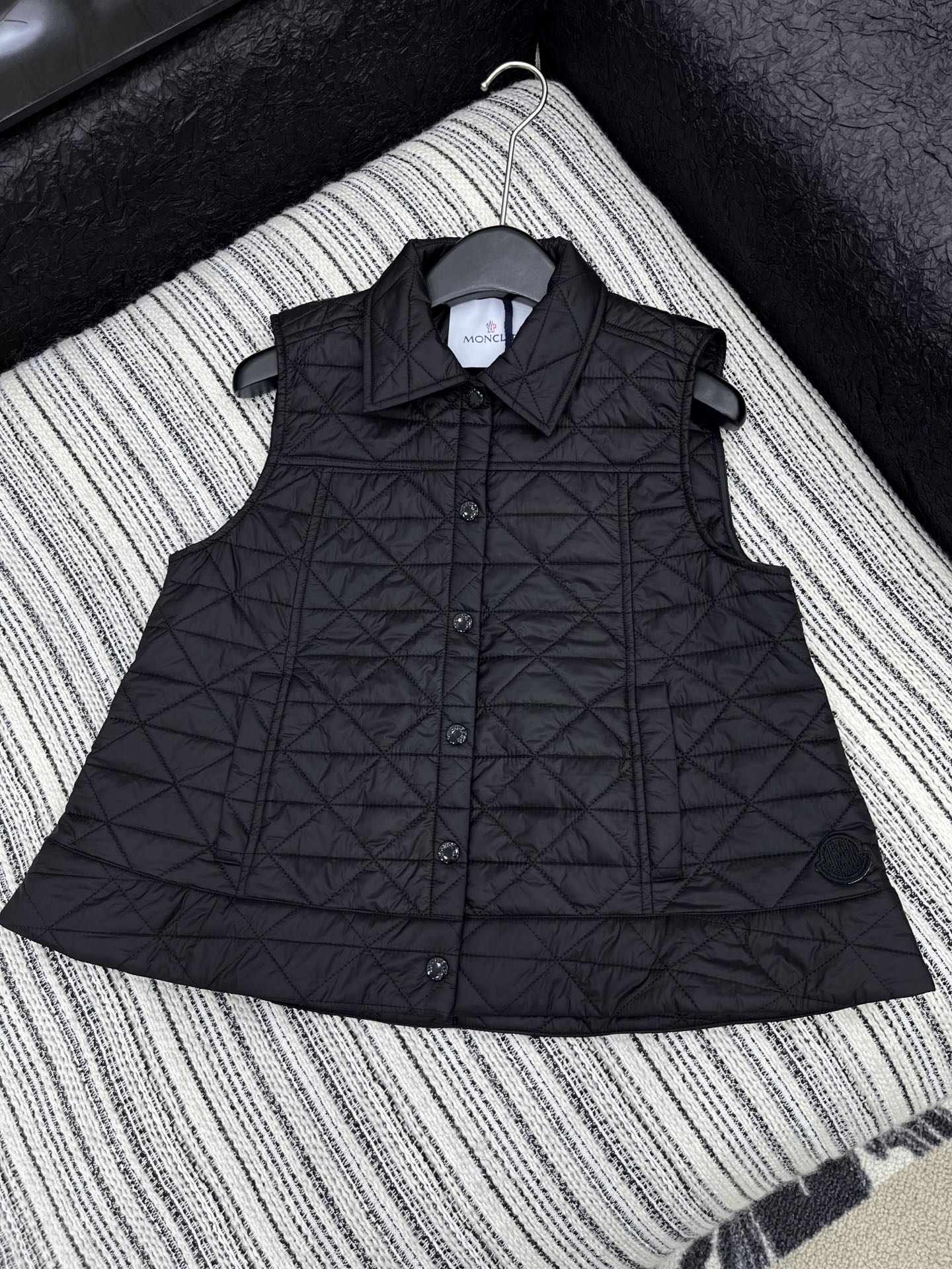 🛒𝐍𝐄𝐖 · 𝟐𝟎𝟐5/爆款现货

原单品质  Mon*｜25秋冬新品
代购爆款本季最好看的一款羽绒服马