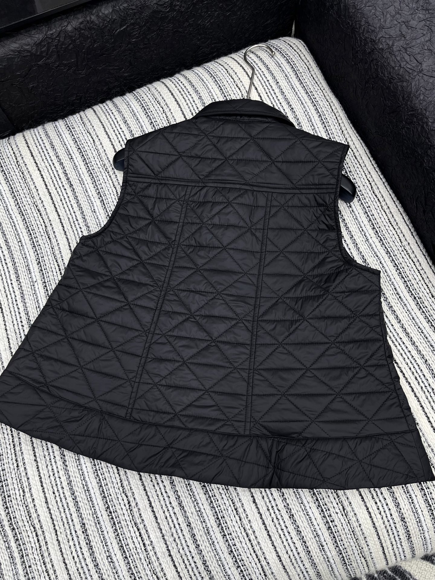 🛒𝐍𝐄𝐖 · 𝟐𝟎𝟐5/爆款现货

原单品质  Mon*｜25秋冬新品
代购爆款本季最好看的一款羽绒服马