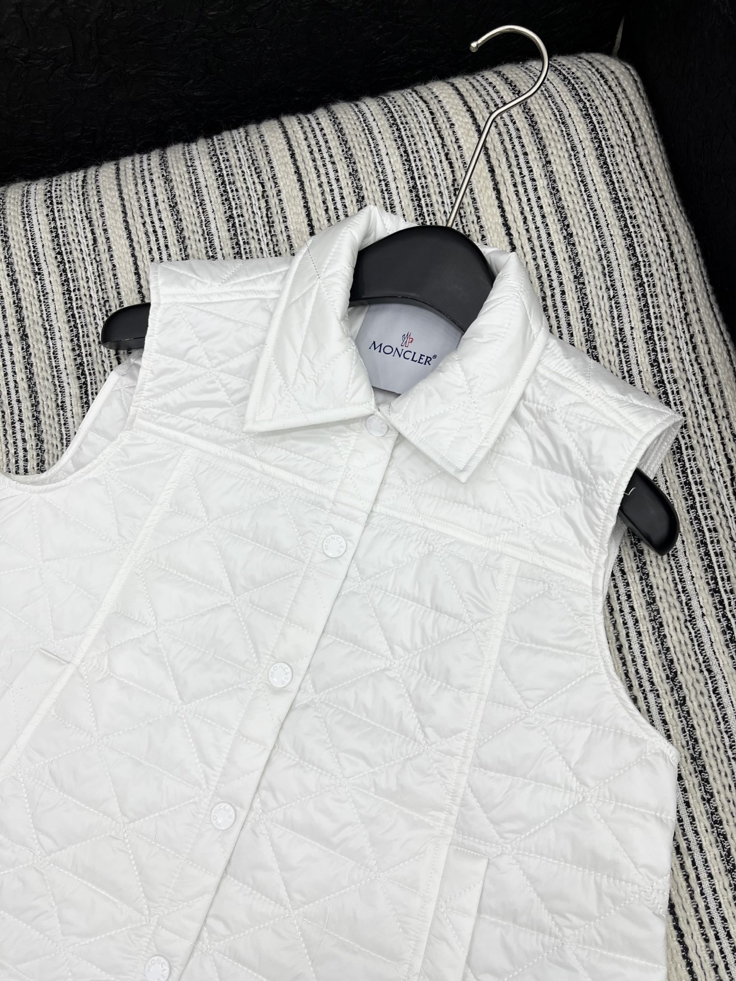 🛒𝐍𝐄𝐖 · 𝟐𝟎𝟐5/爆款现货

原单品质  Mon*｜25秋冬新品
代购爆款本季最好看的一款羽绒服马