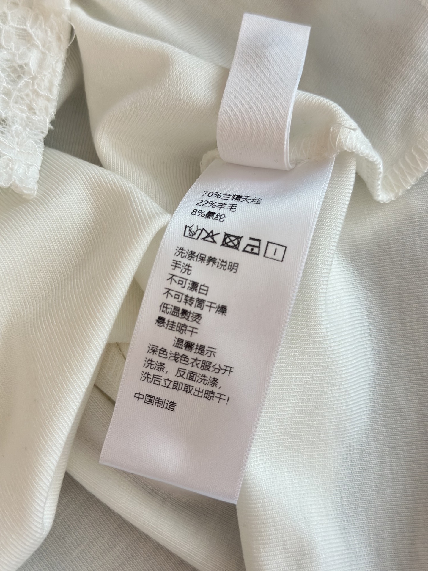 🛒𝐍𝐄𝐖 · 𝟐𝟎𝟐5/爆款现货

设计师  原创｜2025新款蕾丝拼接天丝羊毛打底开衫
云感舒适的系列