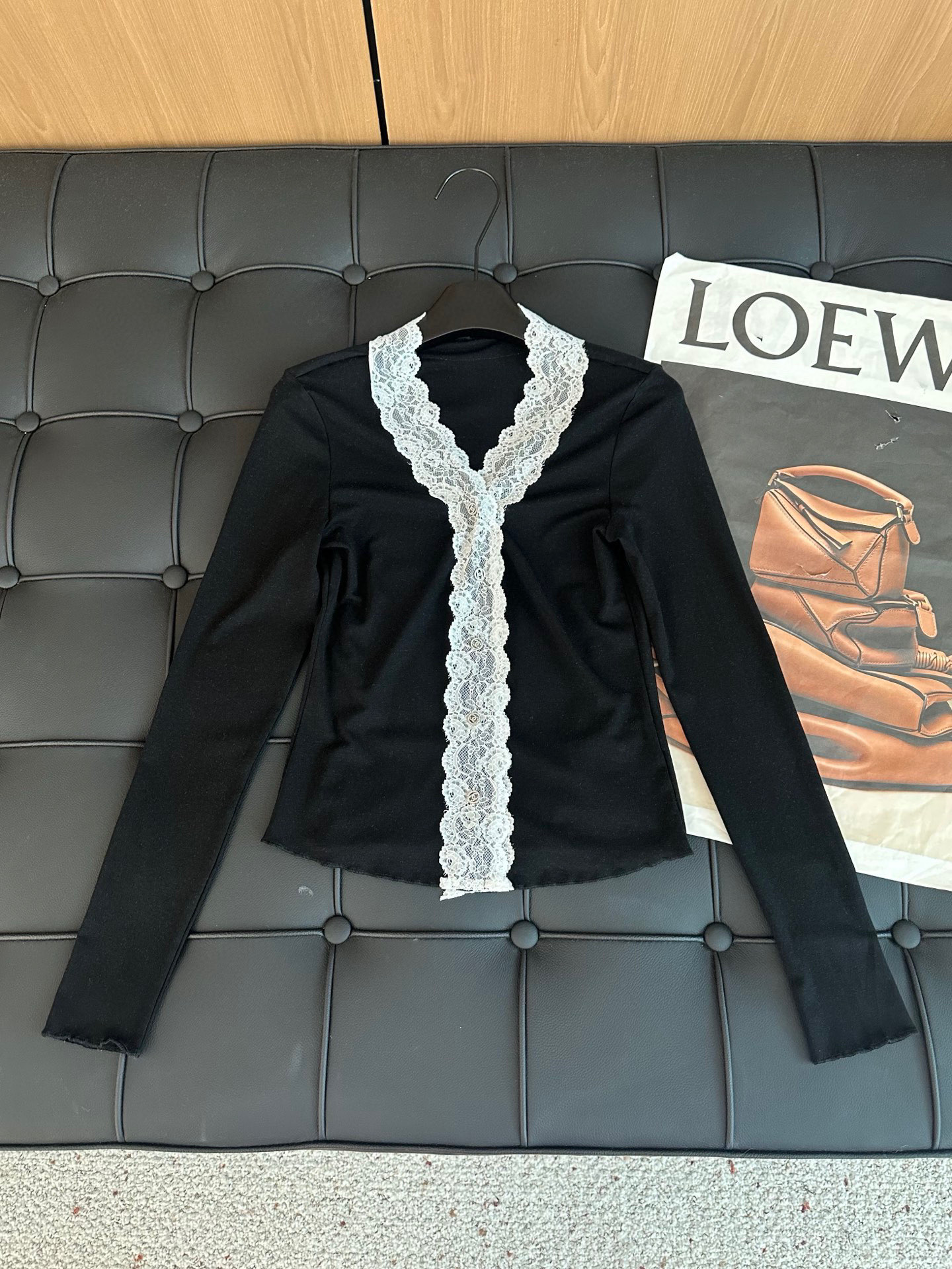 🛒𝐍𝐄𝐖 · 𝟐𝟎𝟐5/爆款现货设计师 原创｜2025新款蕾丝拼接天丝羊毛打底开衫云感舒适的系列！上身的