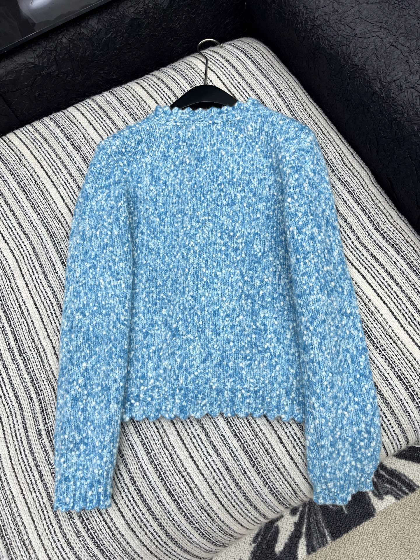 🛒𝐍𝐄𝐖 · 𝟐𝟎𝟐5/爆款现货原单品质 Chan*｜25中古系列重工手工大钻扣圆领外套独家订制纱线 ，