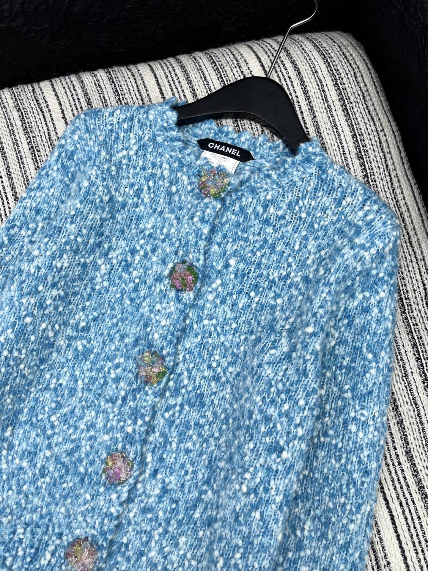 🛒𝐍𝐄𝐖 · 𝟐𝟎𝟐5/爆款现货原单品质 Chan*｜25中古系列重工手工大钻扣圆领外套独家订制纱线 ，