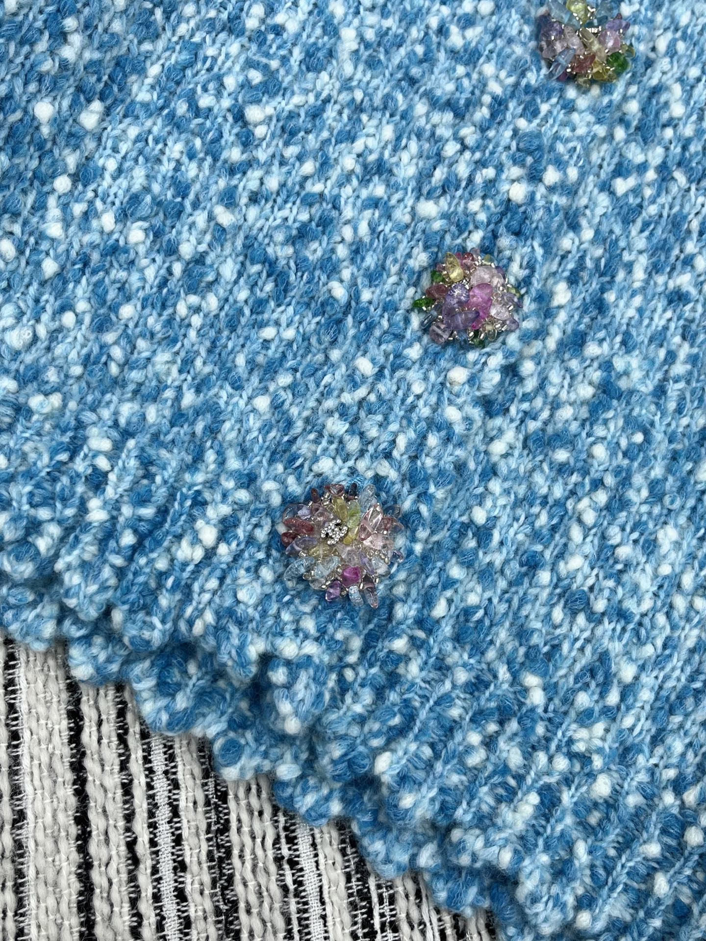 🛒𝐍𝐄𝐖 · 𝟐𝟎𝟐5/爆款现货原单品质 Chan*｜25中古系列重工手工大钻扣圆领外套独家订制纱线 ，