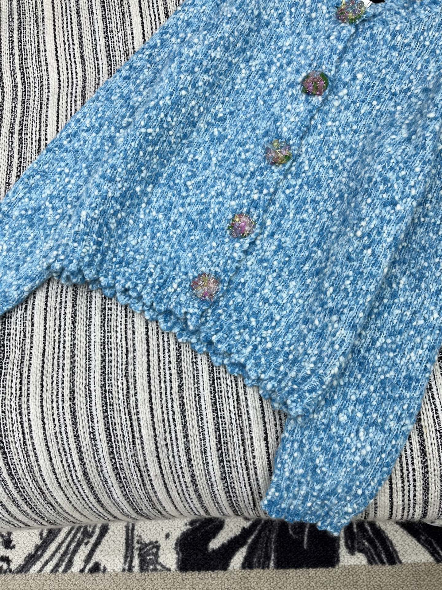 🛒𝐍𝐄𝐖 · 𝟐𝟎𝟐5/爆款现货原单品质 Chan*｜25中古系列重工手工大钻扣圆领外套独家订制纱线 ，