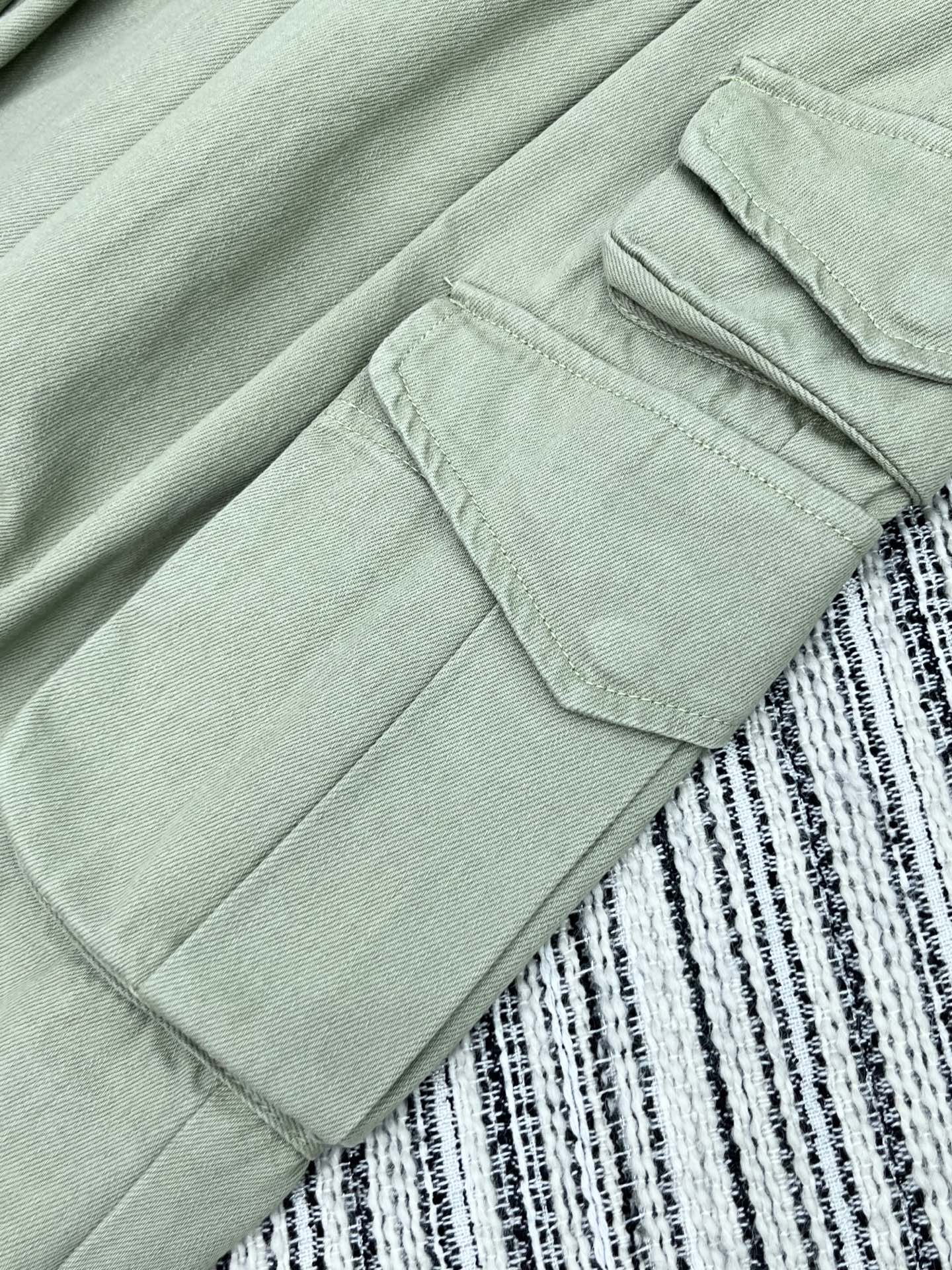 🛒𝐍𝐄𝐖 · 𝟐𝟎𝟐5/爆款现货原单品质 Chan*｜25中古系列工装式口袋牛仔裤 这款牛仔裤选用优质面