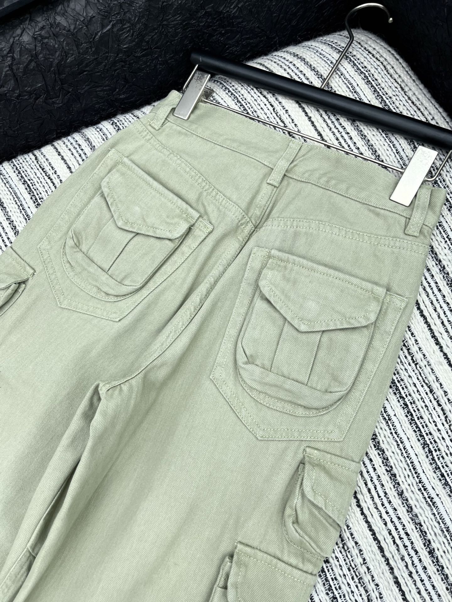 🛒𝐍𝐄𝐖 · 𝟐𝟎𝟐5/爆款现货原单品质 Chan*｜25中古系列工装式口袋牛仔裤 这款牛仔裤选用优质面