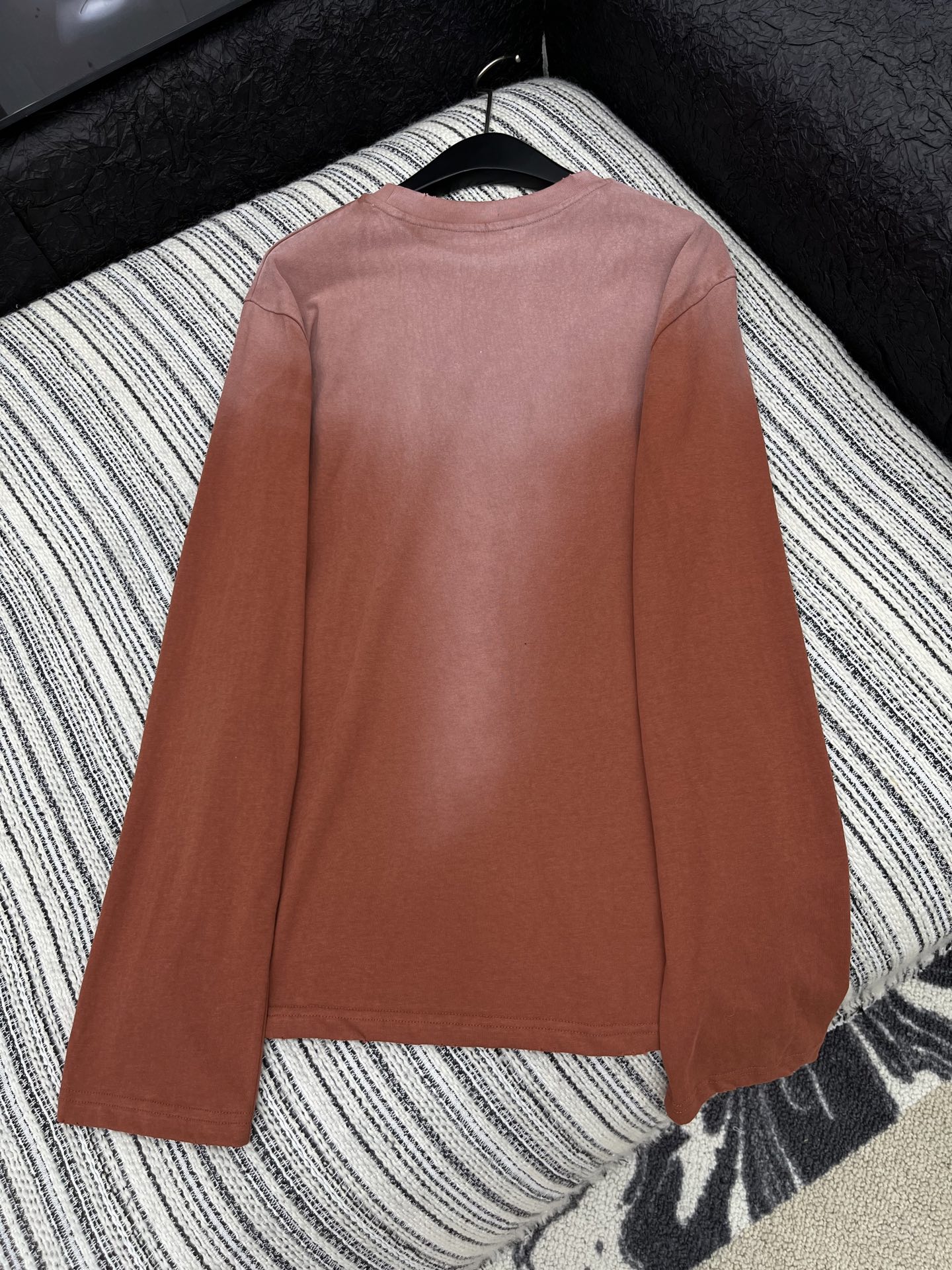 🛒𝐍𝐄𝐖 · 𝟐𝟎𝟐5/爆款现货【原版定制】Acne Stu *｜精致重工洗水磨破印花长袖T恤高级扎染 