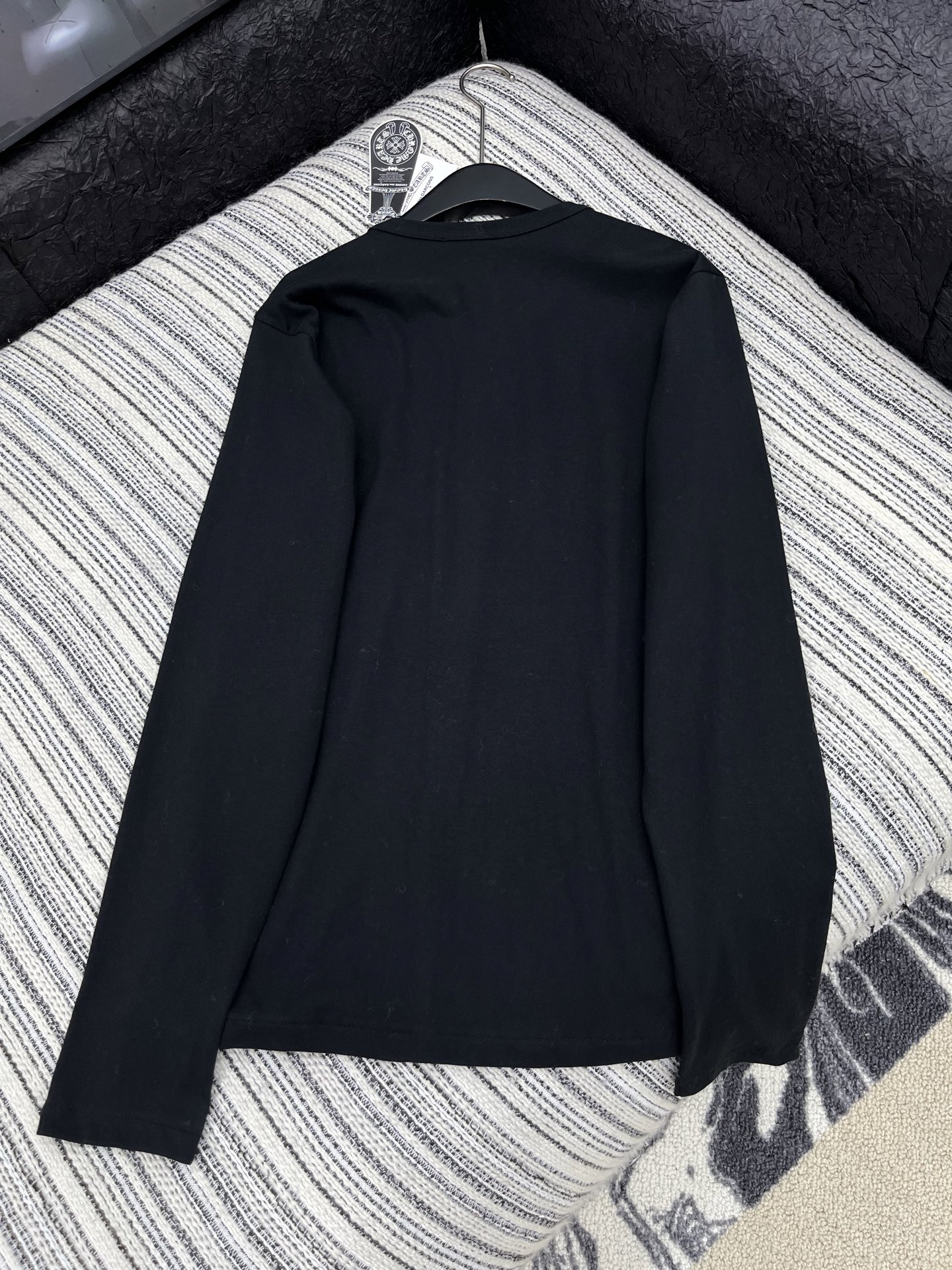 🛒𝐍𝐄𝐖 · 𝟐𝟎𝟐5/爆款现货原单品质 克罗星｜2025新款梵文口袋刺绣长袖衫宽松慵懒系列！暗黑色系酷