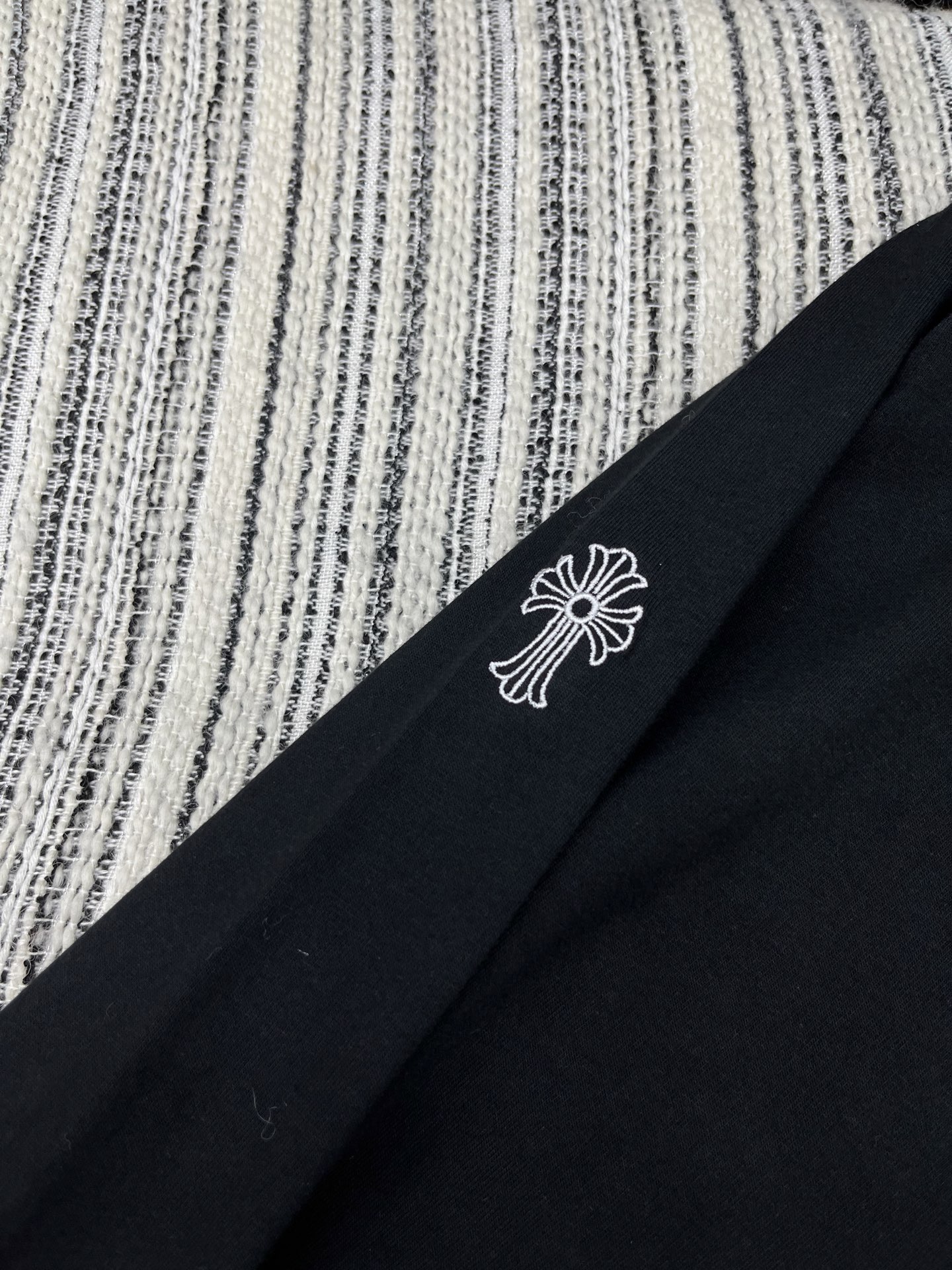 🛒𝐍𝐄𝐖 · 𝟐𝟎𝟐5/爆款现货原单品质 克罗星｜2025新款梵文口袋刺绣长袖衫宽松慵懒系列！暗黑色系酷