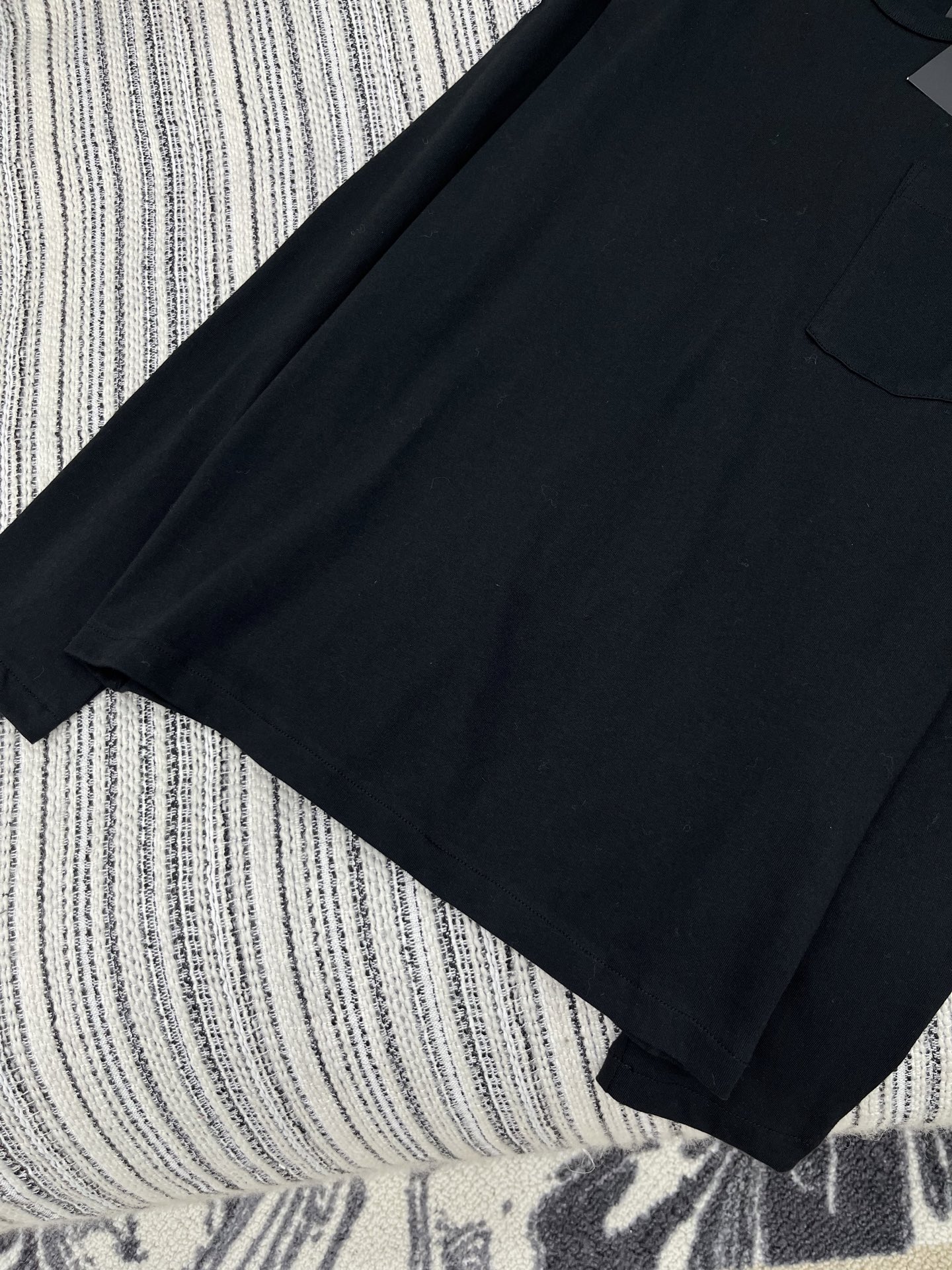 🛒𝐍𝐄𝐖 · 𝟐𝟎𝟐5/爆款现货原单品质 克罗星｜2025新款梵文口袋刺绣长袖衫宽松慵懒系列！暗黑色系酷