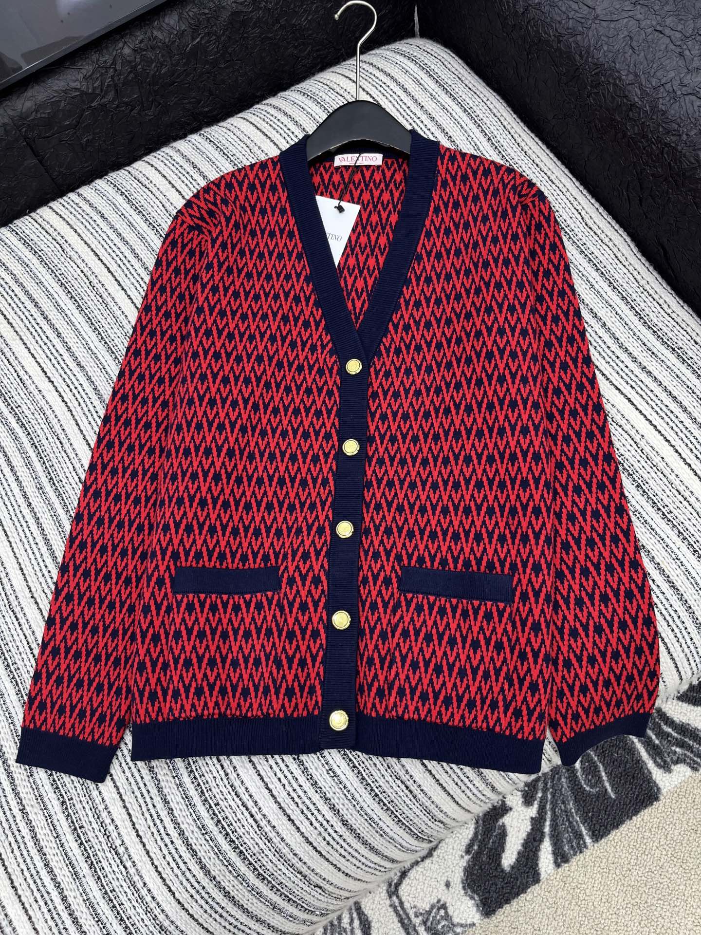 Valentino Gebreide Cardigan met Intarsia Motief - Rood/Marineblauw