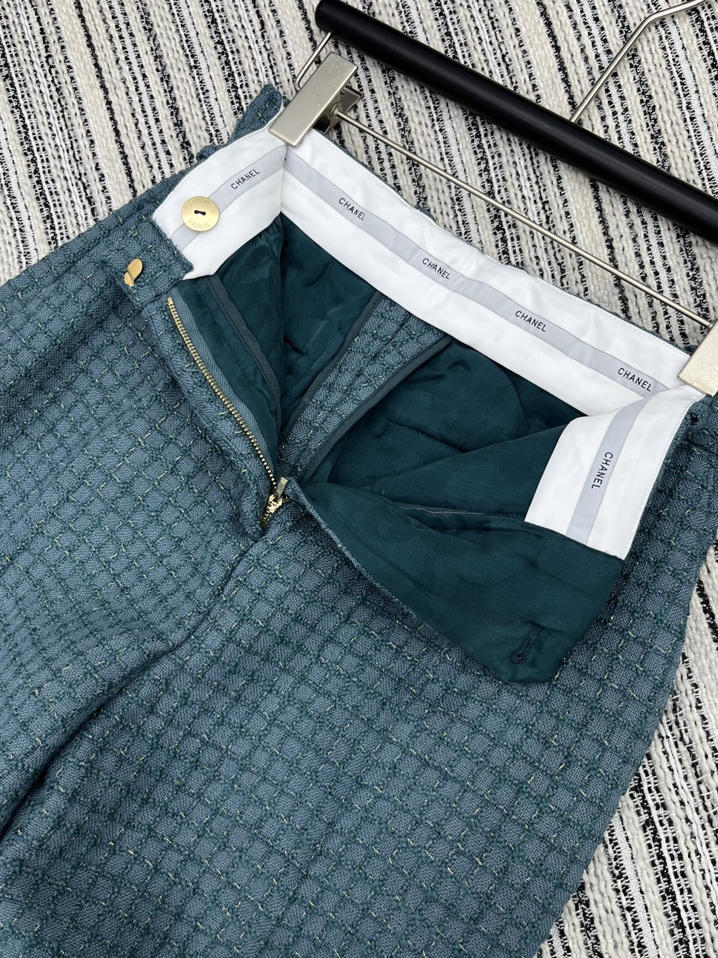 🛒𝐍𝐄𝐖 · 𝟐𝟎𝟐5/爆款现货【原版定制】Chane*｜2025新品格纹粗花呢百搭西裤定制YB进口材质