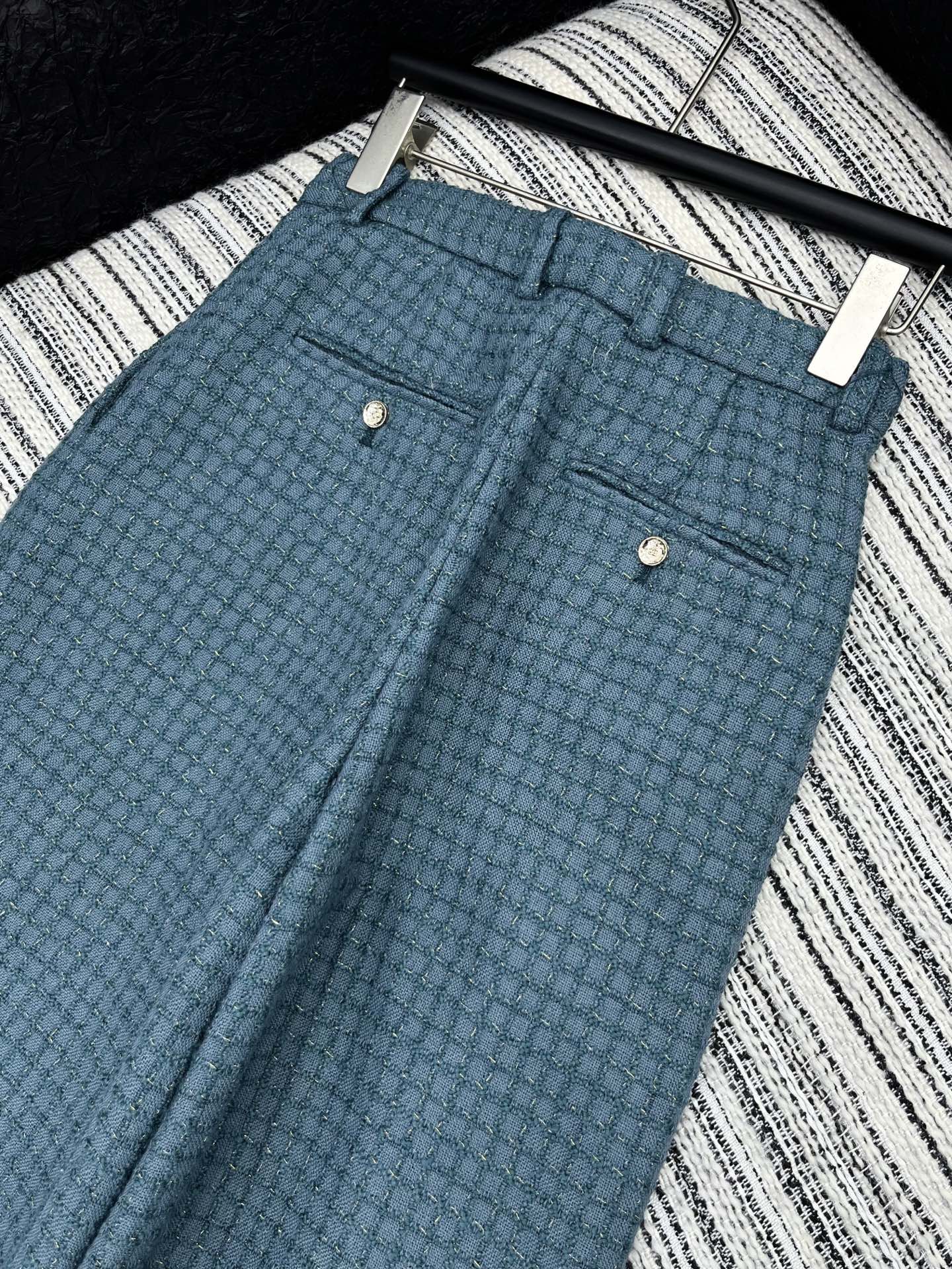🛒𝐍𝐄𝐖 · 𝟐𝟎𝟐5/爆款现货【原版定制】Chane*｜2025新品格纹粗花呢百搭西裤定制YB进口材质