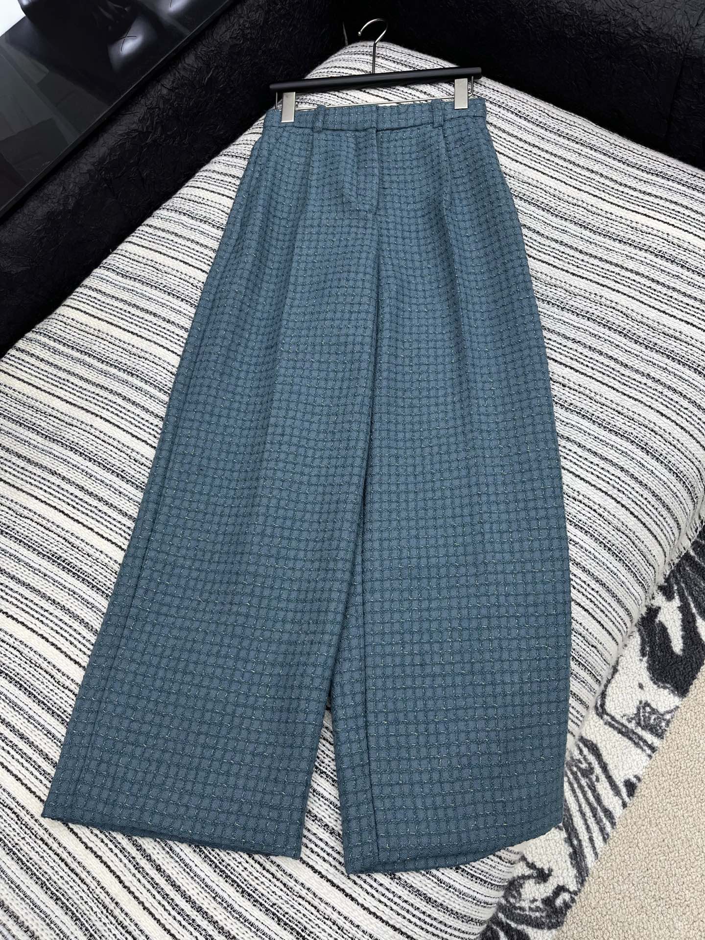 🛒𝐍𝐄𝐖 · 𝟐𝟎𝟐5/爆款现货【原版定制】Chane*｜2025新品格纹粗花呢百搭西裤定制YB进口材质