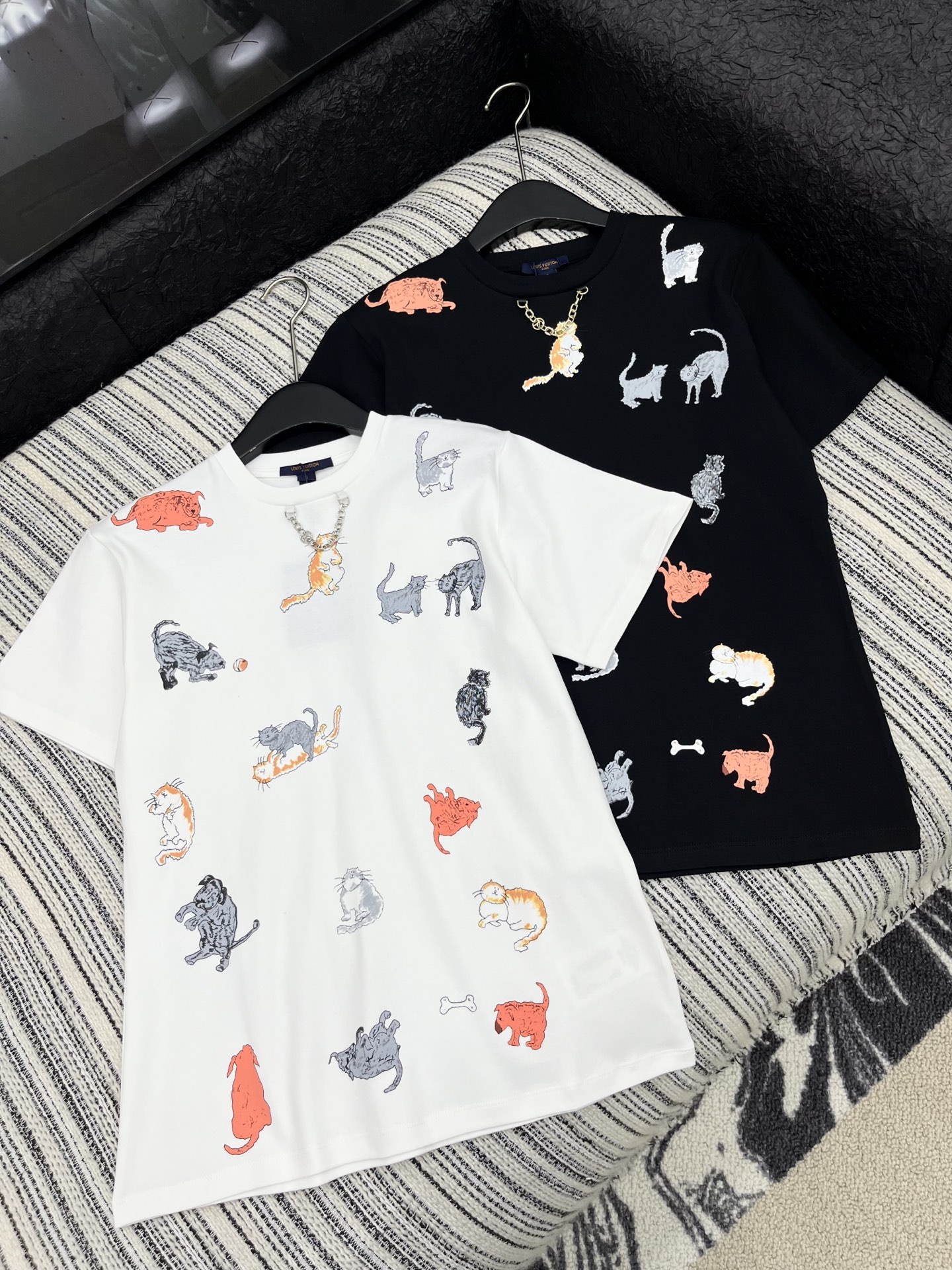 🛒𝐍𝐄𝐖 · 𝟐𝟎𝟐5/爆款现货原单品质 Lv*｜25早秋印花短袖T恤精致版型上身巨显瘦！定制最新工艺 