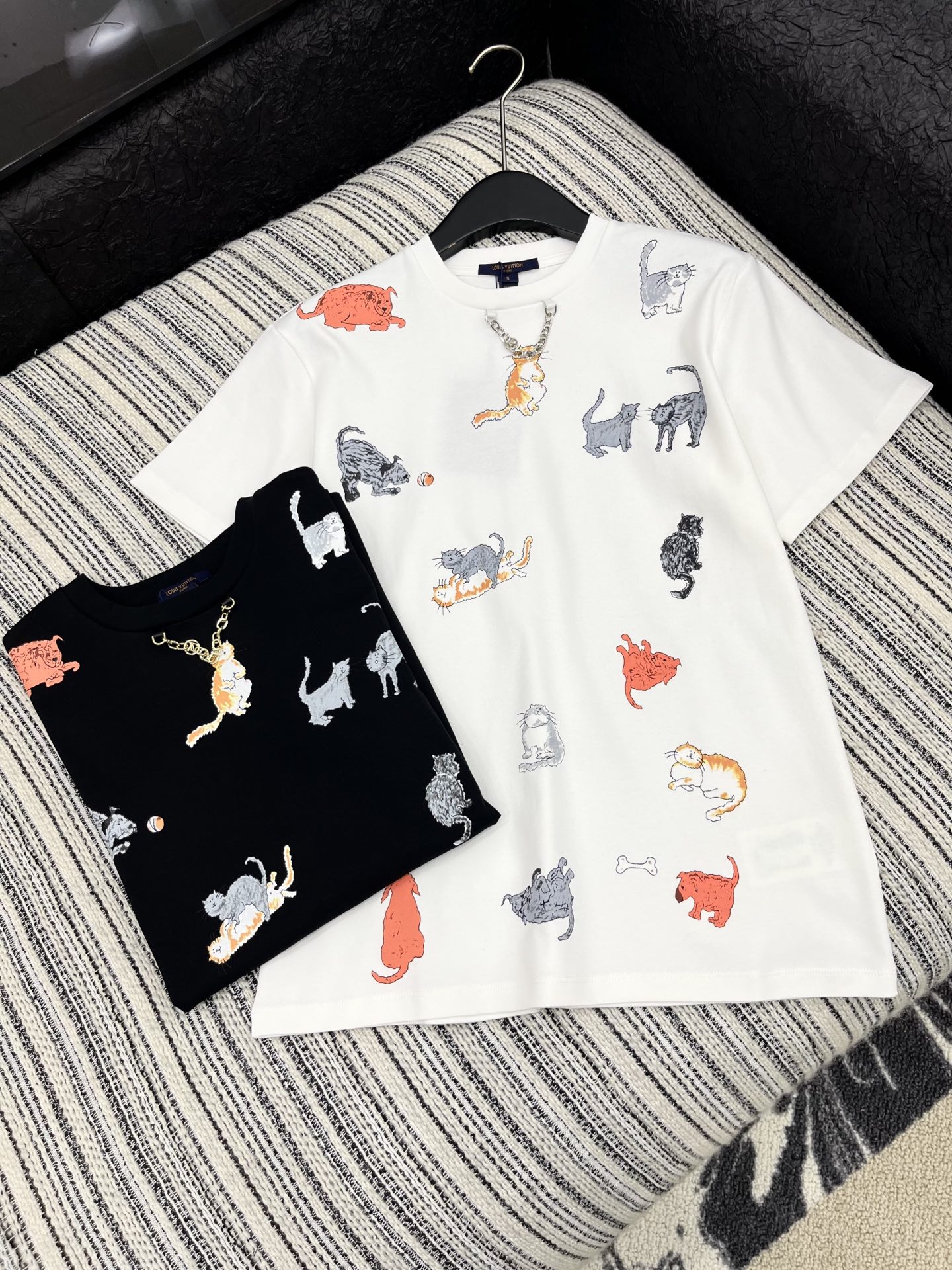 🛒𝐍𝐄𝐖 · 𝟐𝟎𝟐5/爆款现货原单品质 Lv*｜25早秋印花短袖T恤精致版型上身巨显瘦！定制最新工艺 