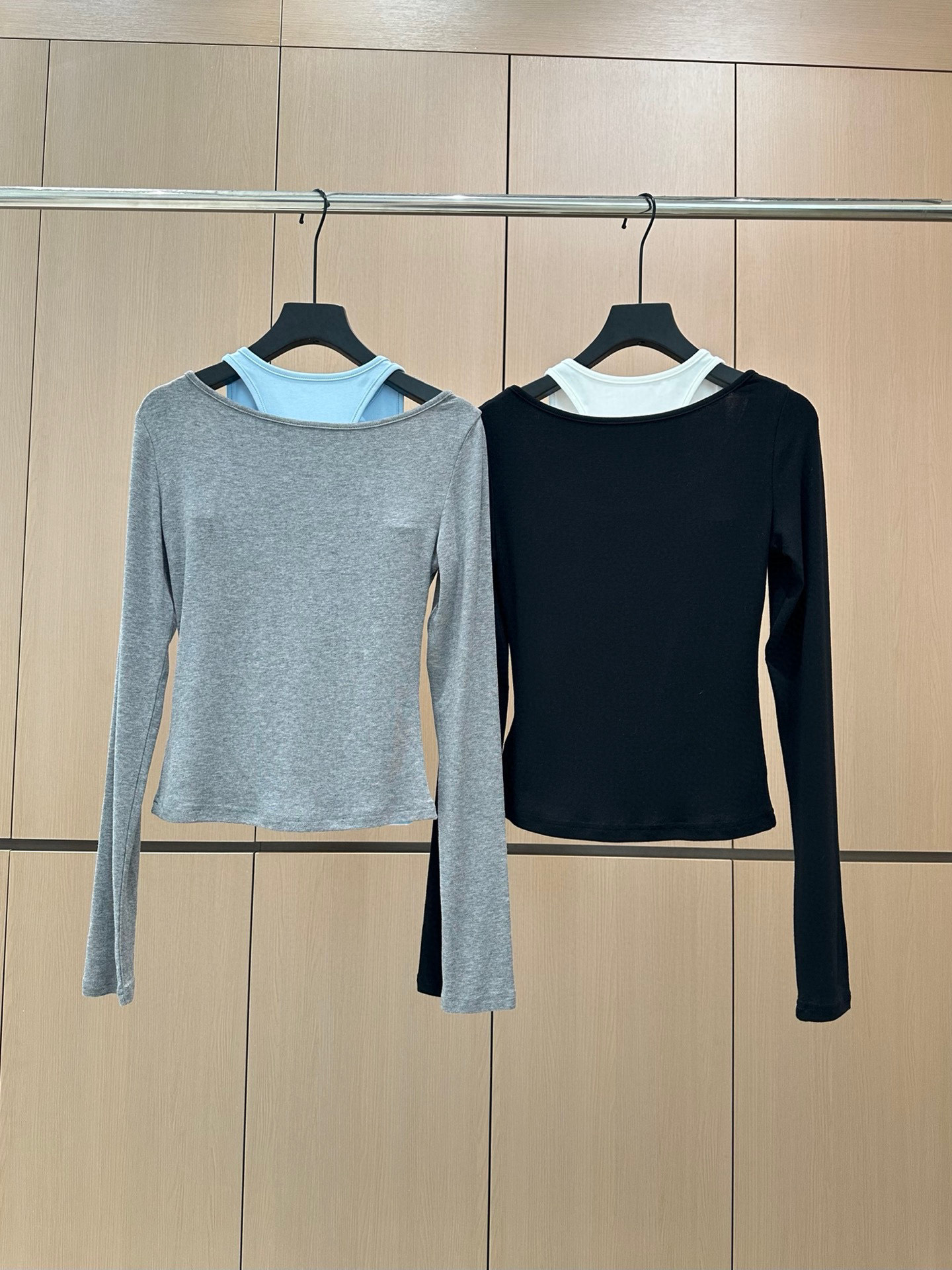 🛒𝐍𝐄𝐖 · 𝟐𝟎𝟐5/爆款现货设计师原创｜2025新款撞色两件套天丝打底衫云感舒适的系列！上身的触感谁