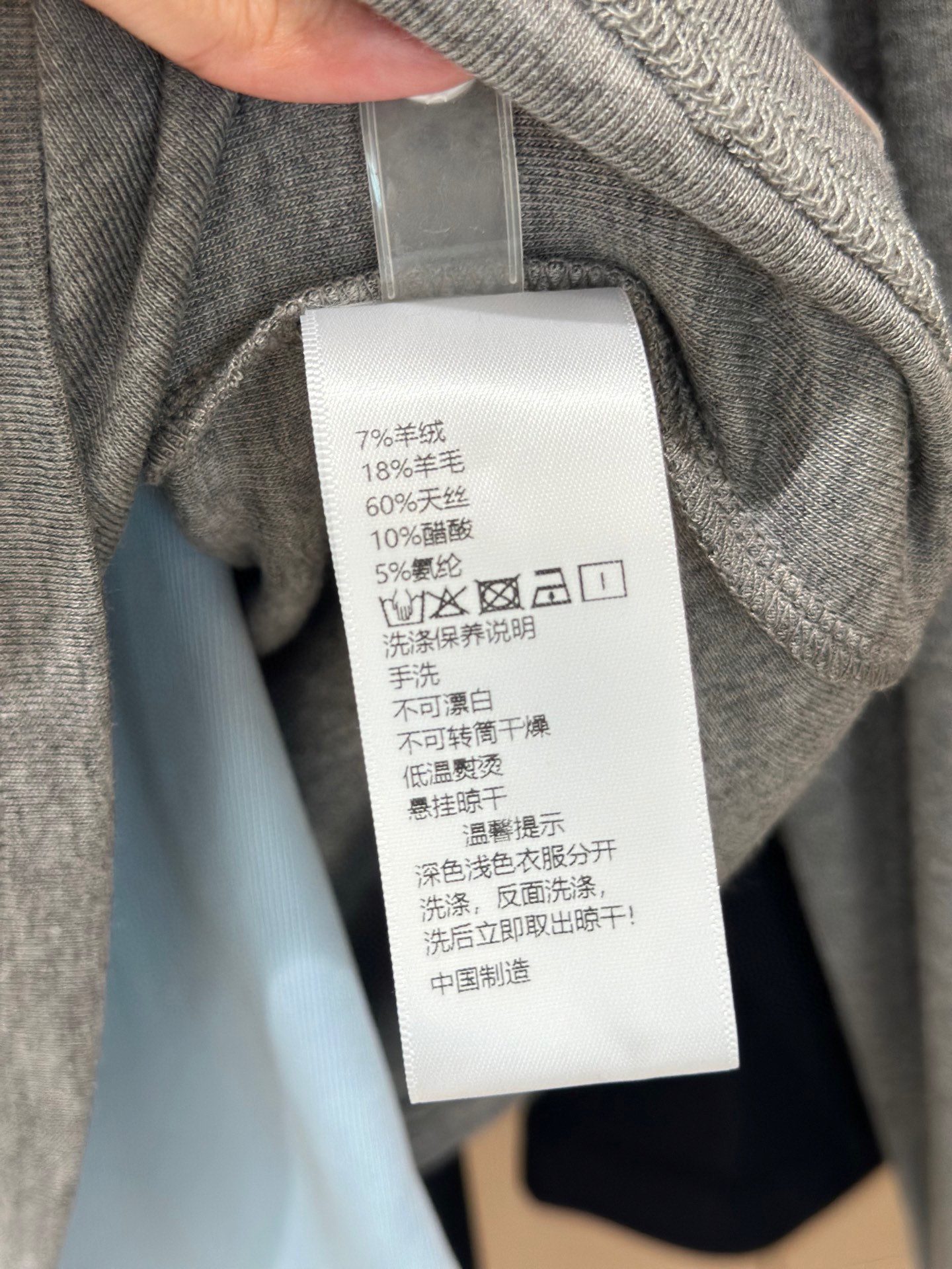 🛒𝐍𝐄𝐖 · 𝟐𝟎𝟐5/爆款现货设计师原创｜2025新款撞色两件套天丝打底衫云感舒适的系列！上身的触感谁