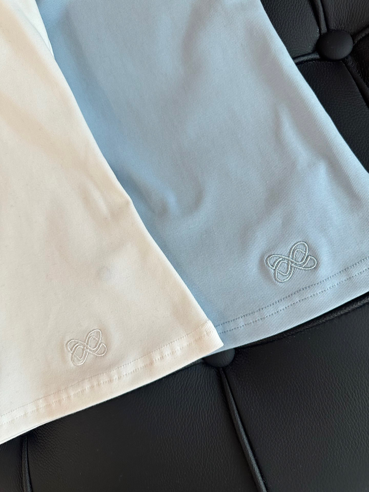 🛒𝐍𝐄𝐖 · 𝟐𝟎𝟐5/爆款现货设计师原创｜2025新款撞色两件套天丝打底衫云感舒适的系列！上身的触感谁