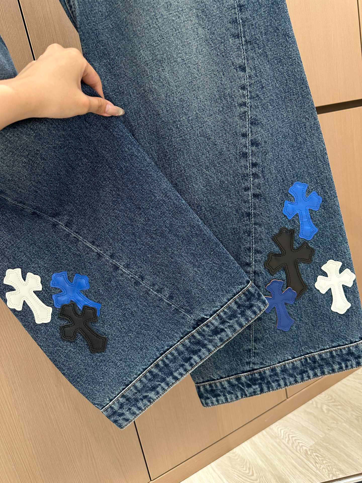 🛒𝐍𝐄𝐖 · 𝟐𝟎𝟐5/爆款现货原单品质 克罗星｜2025撞色贴布绣牛仔裤定制YB斜纹棉牛仔材质 工艺洗