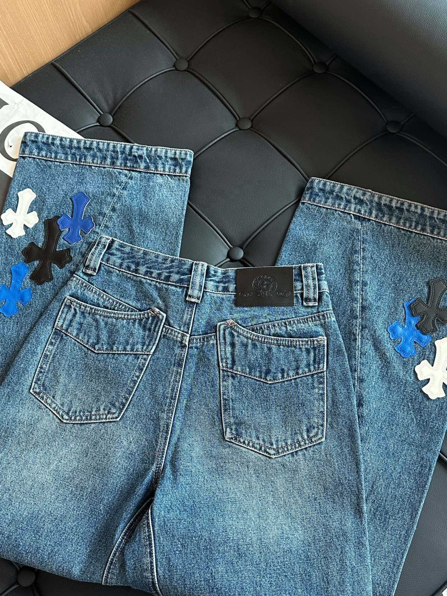 🛒𝐍𝐄𝐖 · 𝟐𝟎𝟐5/爆款现货原单品质 克罗星｜2025撞色贴布绣牛仔裤定制YB斜纹棉牛仔材质 工艺洗