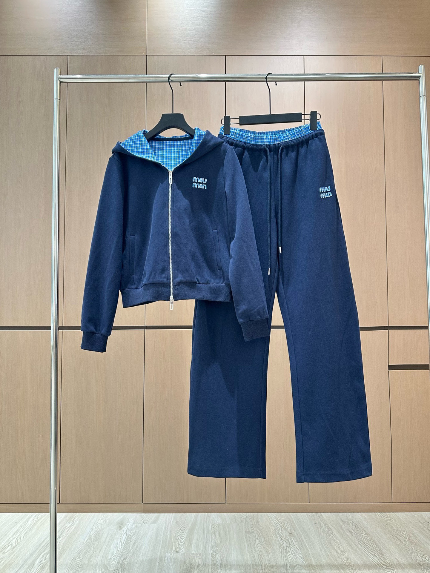 🛒𝐍𝐄𝐖 · 𝟐𝟎𝟐5/爆款现货原创 设计师｜2025新款套装日常穿搭 高级的调调又A又飒！带帽双拉链格