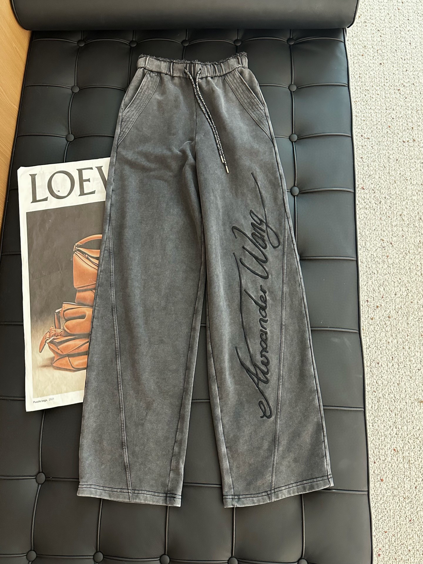 解锁渐变色洗水运动休闲裤，运动时髦两不误在追求时尚与舒适的道路上，抽绳运动休闲裤绝对是你的不二之选。作为