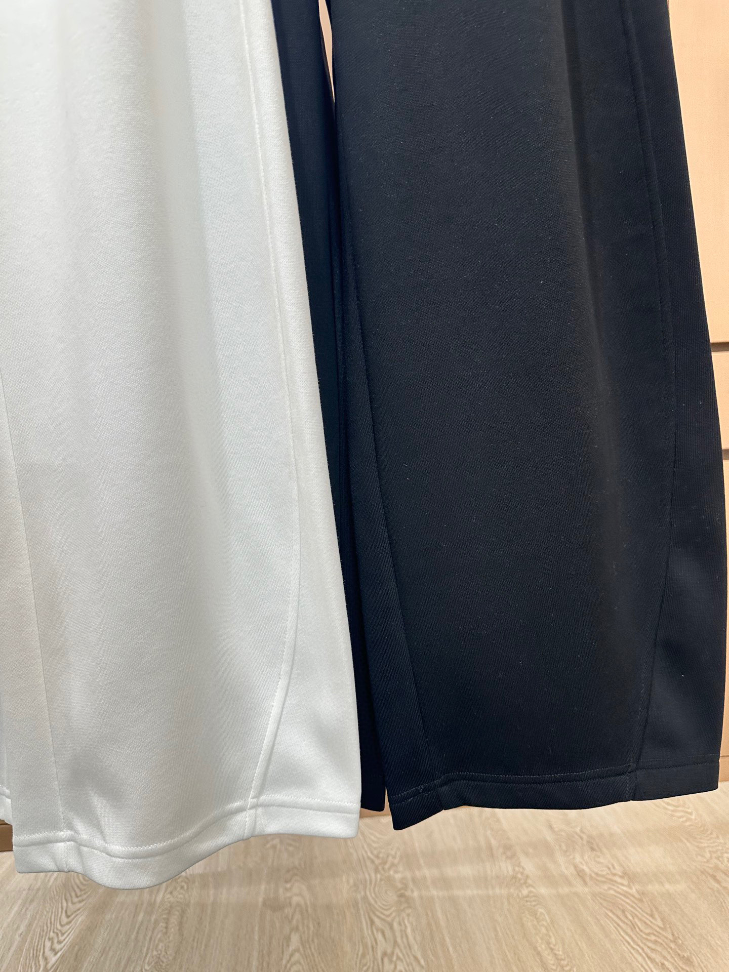 🛒𝐍𝐄𝐖 · 𝟐𝟎𝟐5/爆款现货原单品质 Alo｜撞色刺绣休闲套装螺纹拼接圆领卫衣，搭配微镰刀版卫裤，定