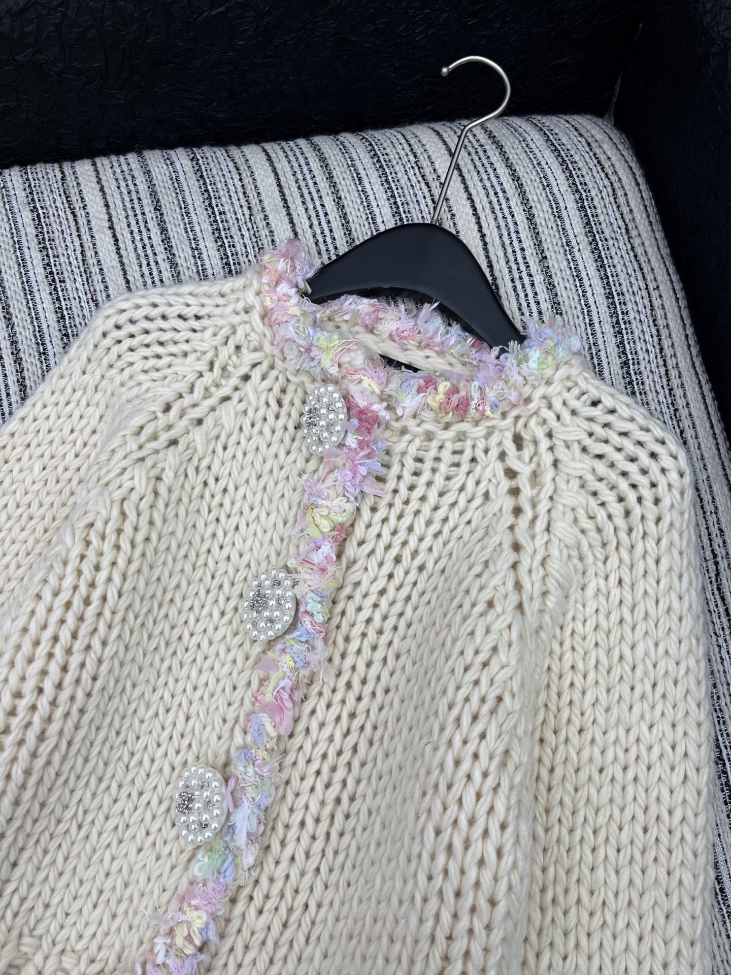 🛒𝐍𝐄𝐖 · 𝟐𝟎𝟐5/爆款现货原单品质 Chan*｜25中古系列重工手工大钻扣圆领外套独家订制纱线 ，