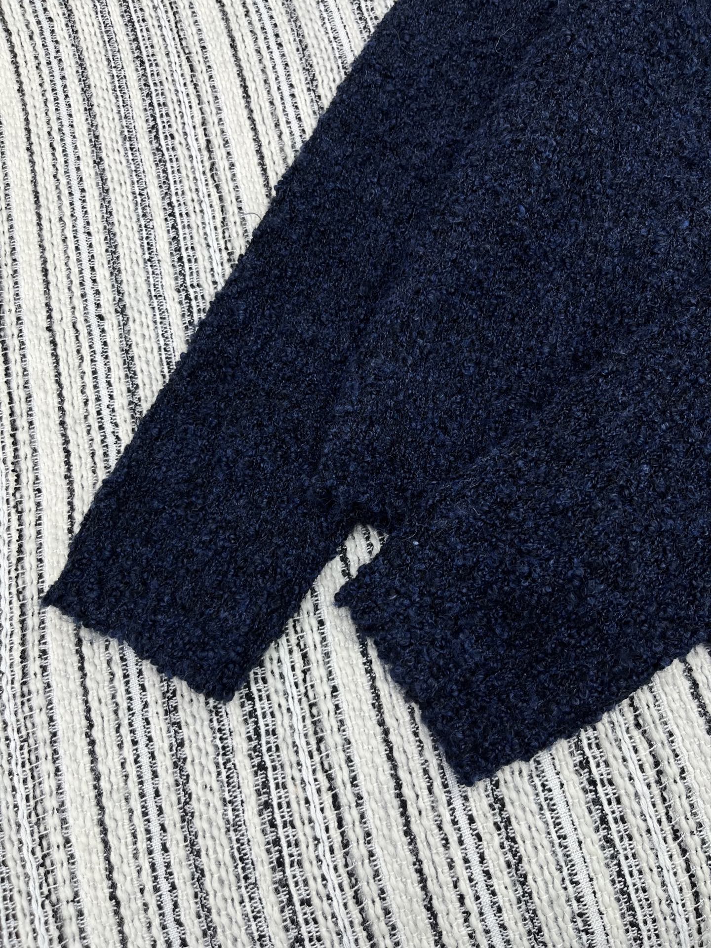 🛒𝐍𝐄𝐖 · 𝟐𝟎𝟐5/爆款现货原单品质 Chan*｜25中古系列重工爱心扣圆领外套独家订制纱线 ，设计